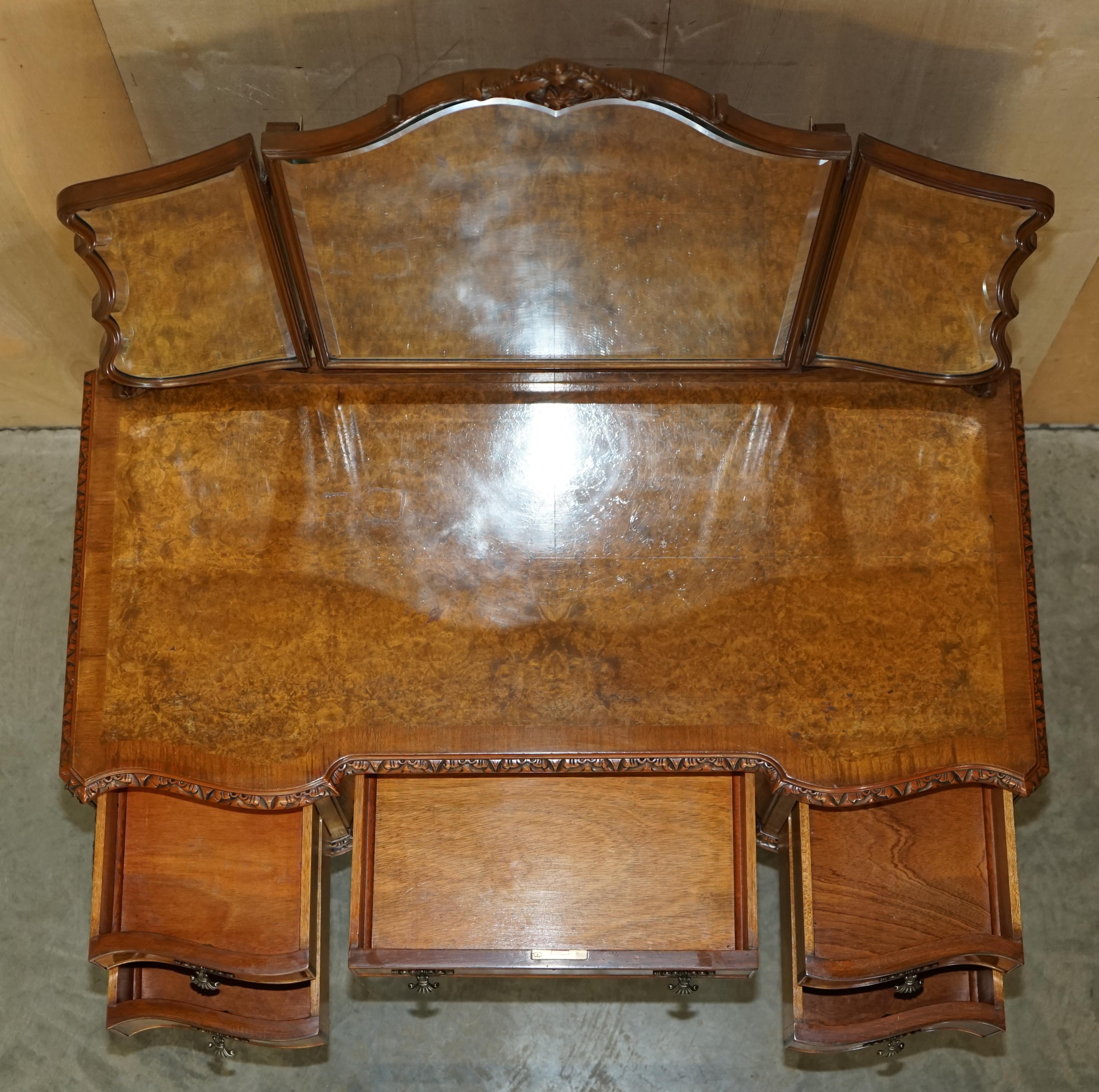 Sublime Maple & Co Burr Walnut Hand Carved Dressing Table Part of Suite For Sale 12