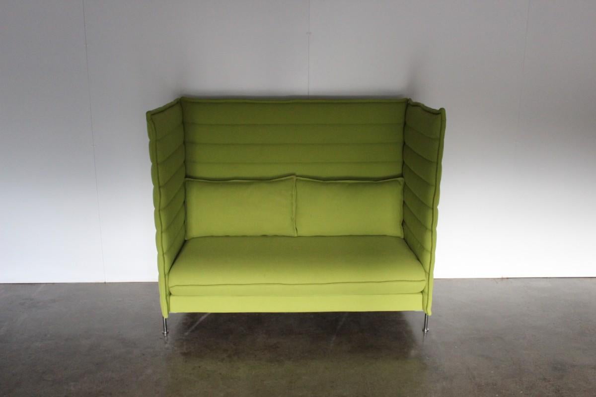 Bonjour les amis, et bienvenue à une nouvelle offre incontournable de Lord Browns Furniture, la première source de canapés et de chaises de qualité au Royaume-Uni.

Nous vous proposons un rare canapé 2 places 