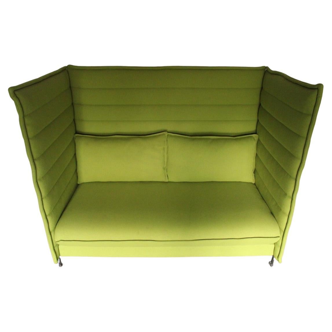 Mintfarbenes Vitra Alcove 2-Sitz-Sofa mit hoher Rückenlehne in Limonengrün Credo-Stoff 