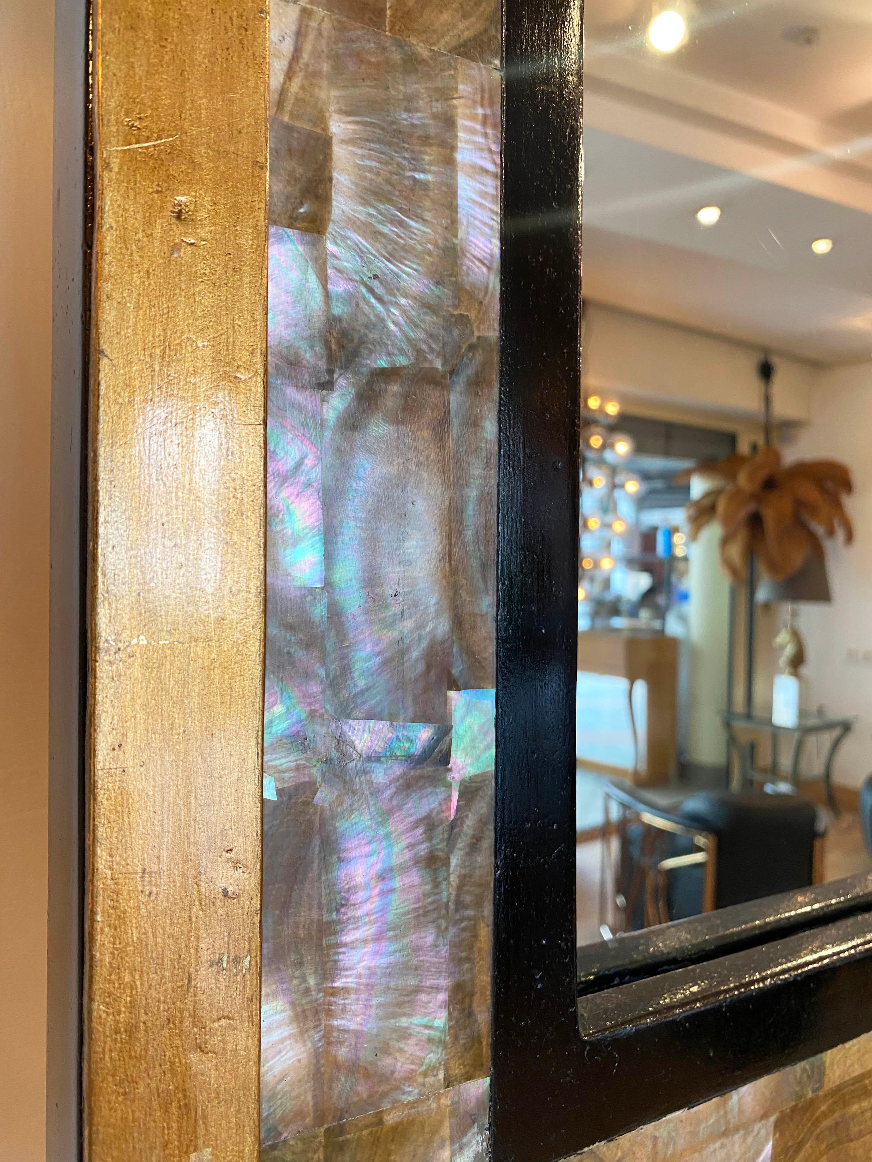 Espejo sublime Nácar de Tahití, madera dorada y cristal 1940 mediados del siglo XX en venta