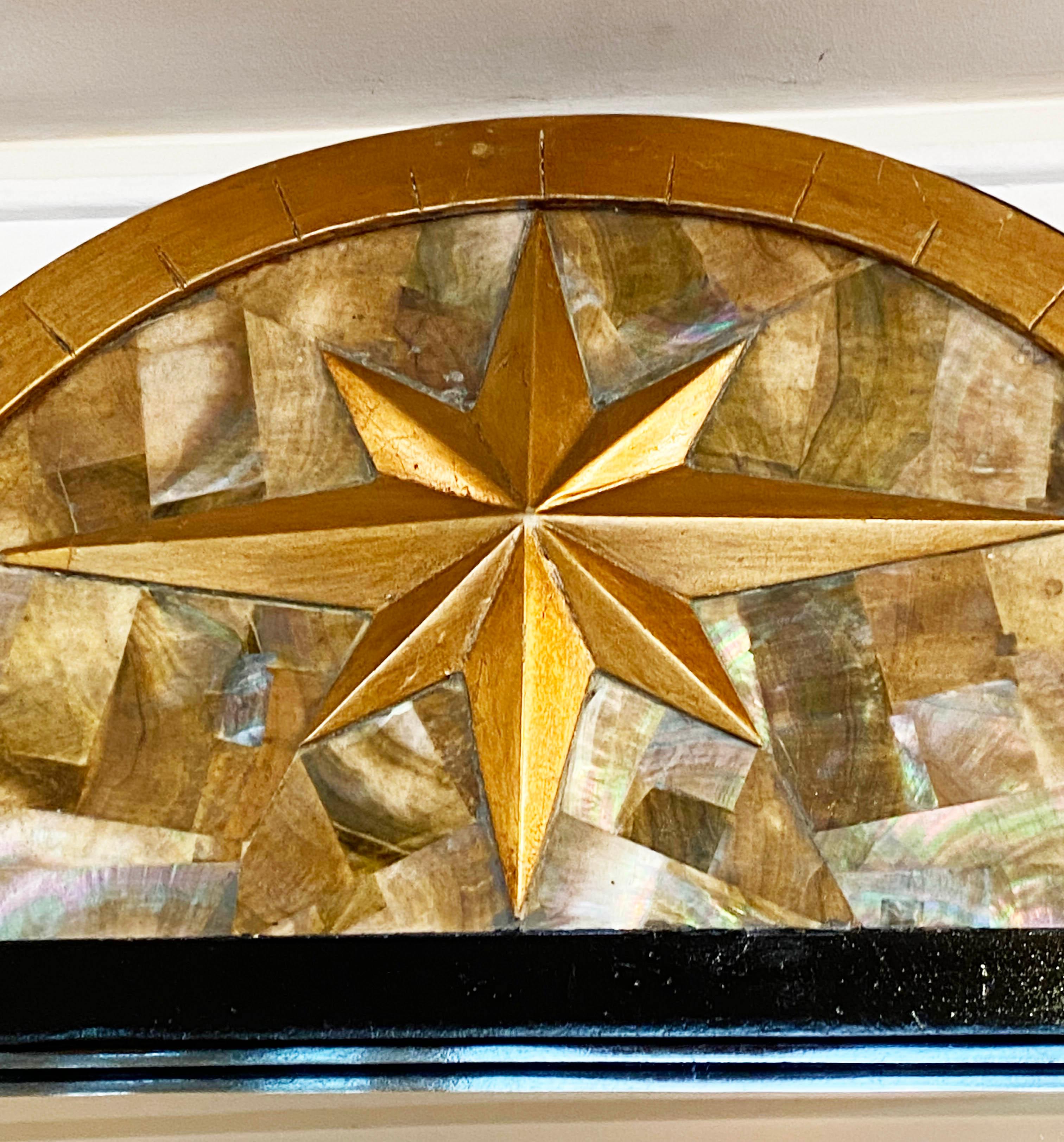 Espejo sublime Nácar de Tahití, madera dorada y cristal 1940 en venta 1