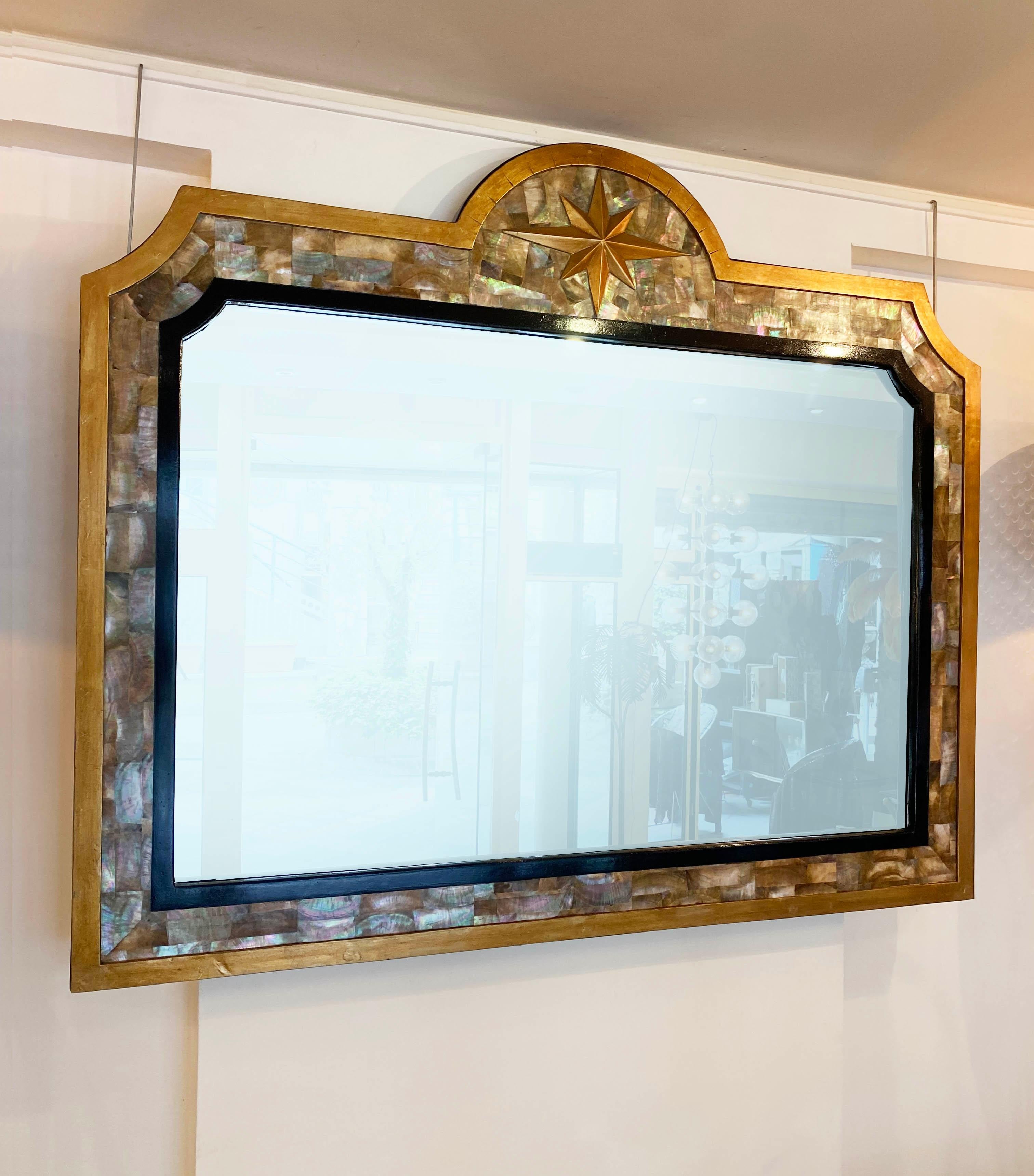 Espejo sublime Nácar de Tahití, madera dorada y cristal 1940 en venta 2