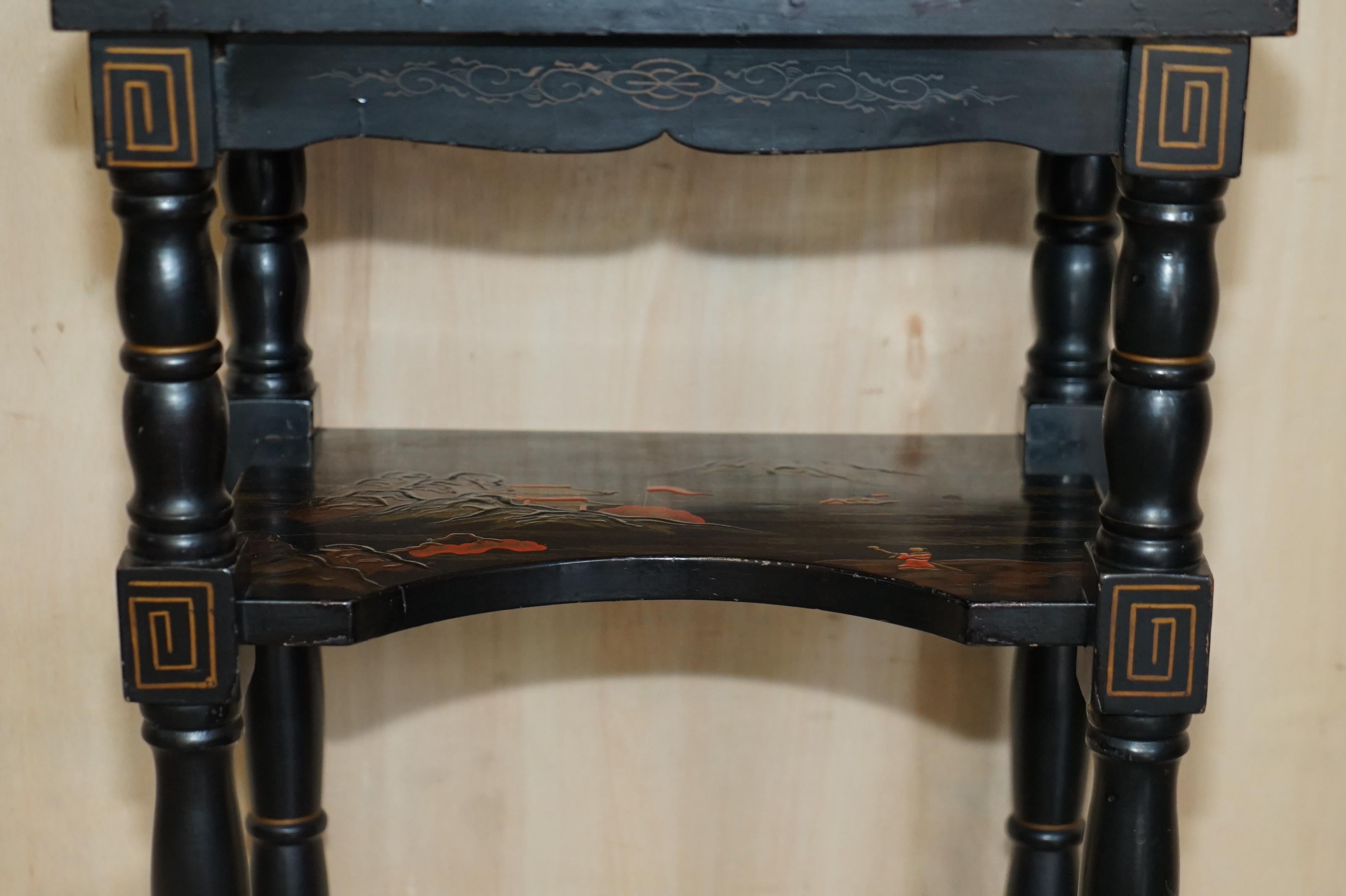 Lacquered SUBLIME NEST OF 2 CIRCA 1880 CHiNESE CHINOISERIE LACQURERED TABLES HAND PAINTED For Sale
