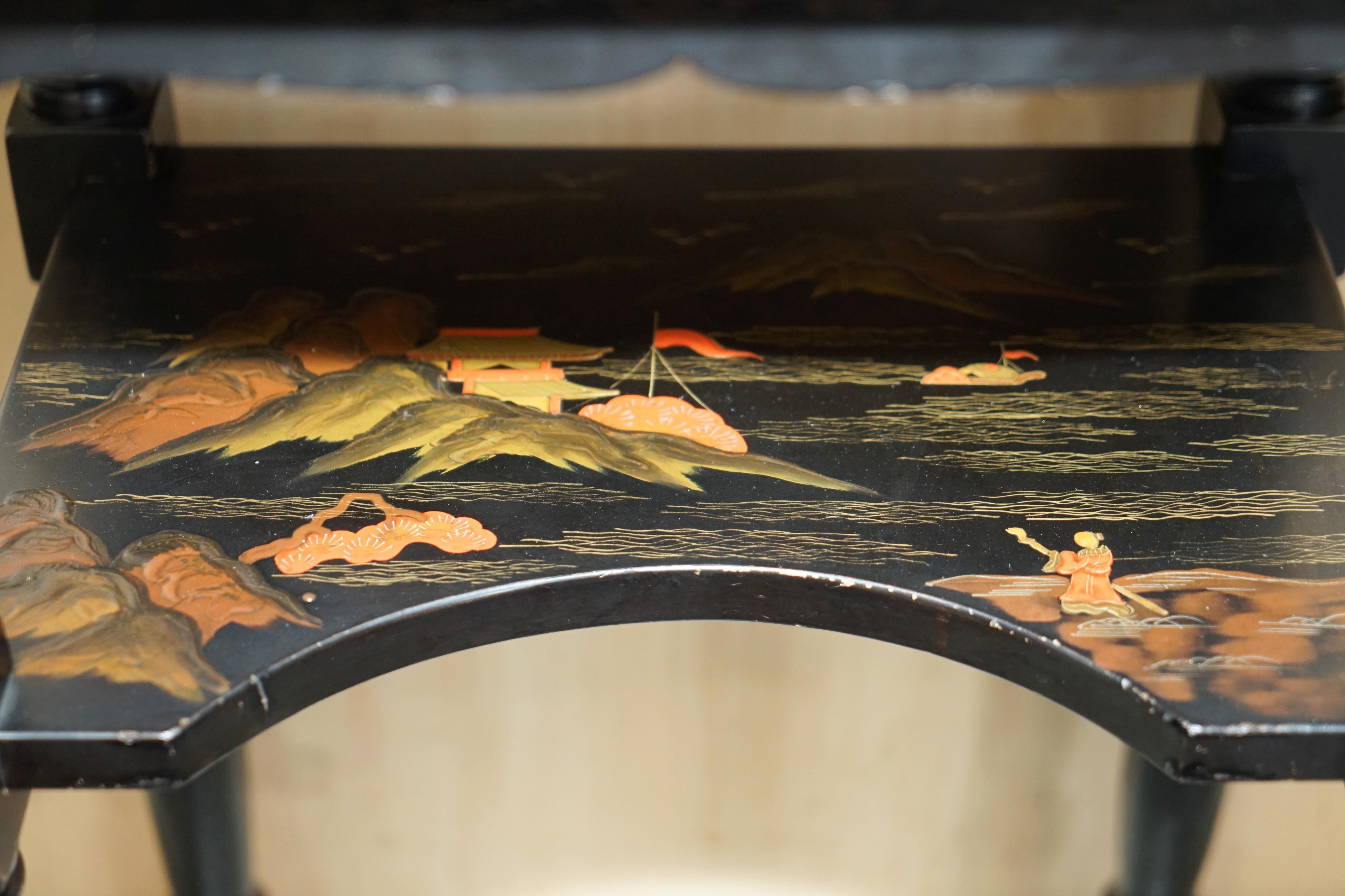 SUBLIME NEST OF 2 CIRCA 1880 CHiNESE CHINOISERIE LACQURERED TABLES HAND PAINTED For Sale 2