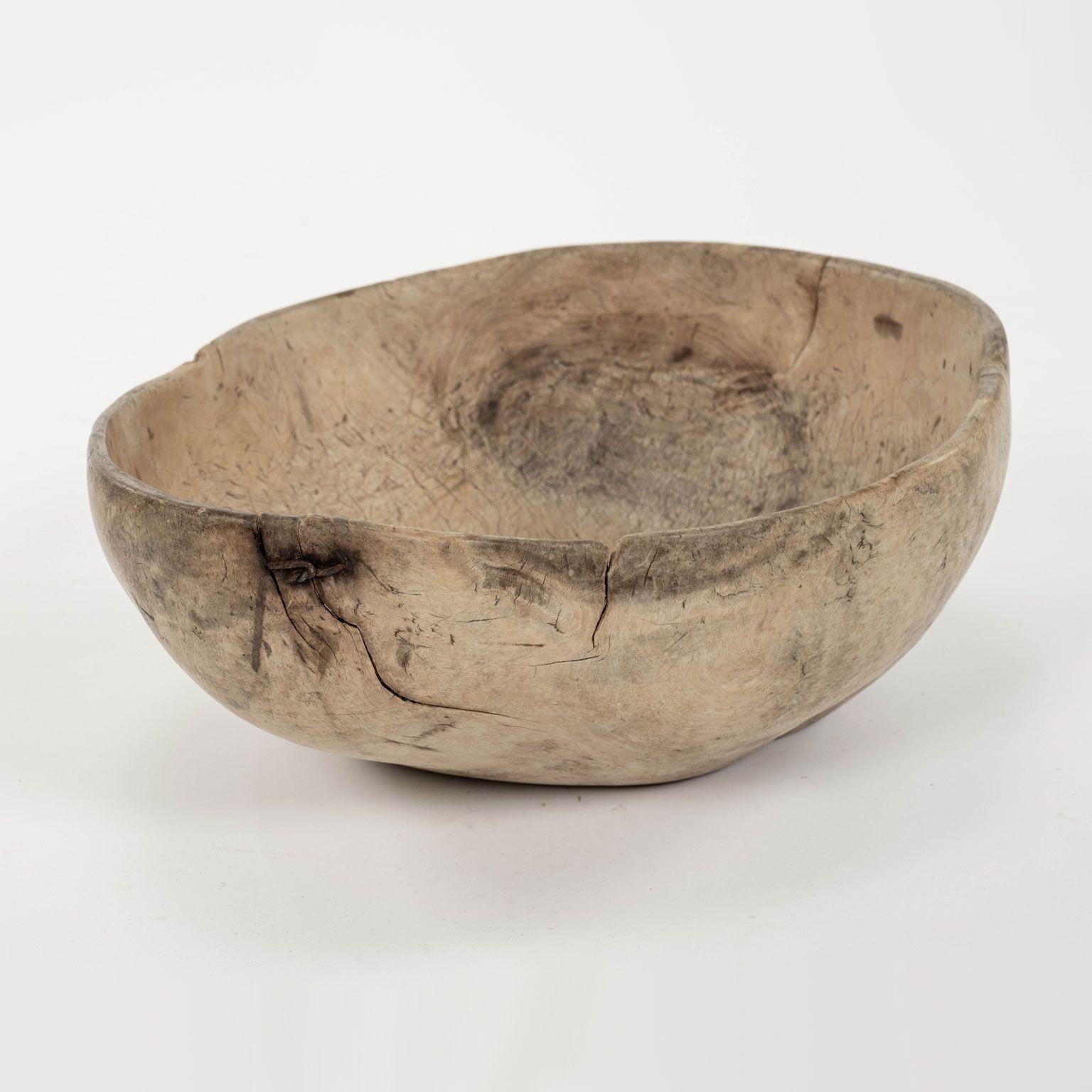 Sublime Organically-Shaped Primitive 18th Century Scandavian Root Bowl In Fair Condition For Sale In Houston, TX