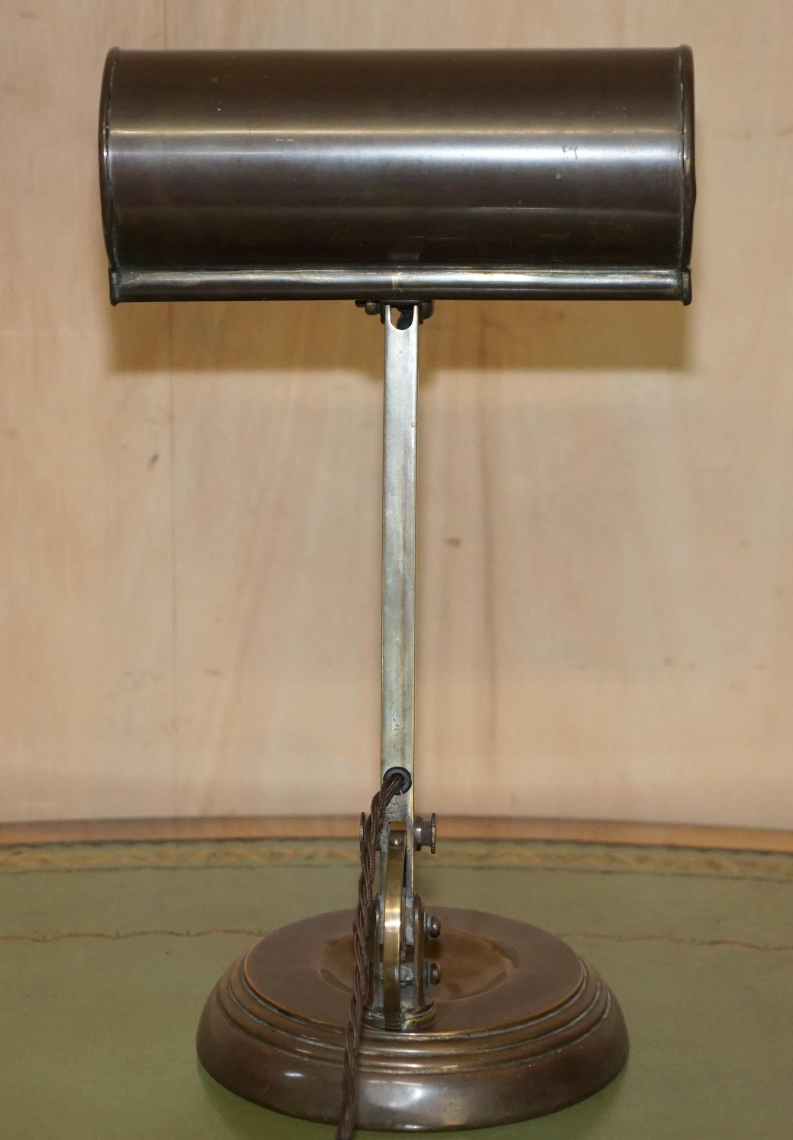 Sublime lampe de bureau articulée d'origine des années 1920 en bronze, laiton et cuivre en vente 4