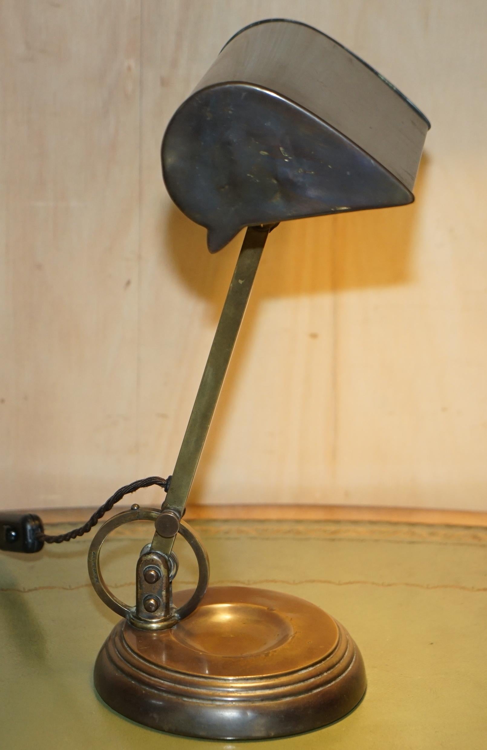 Sublime Original 1920's Bronze Brass & Copper Articulated Bankers Table Lamp For Sale 6