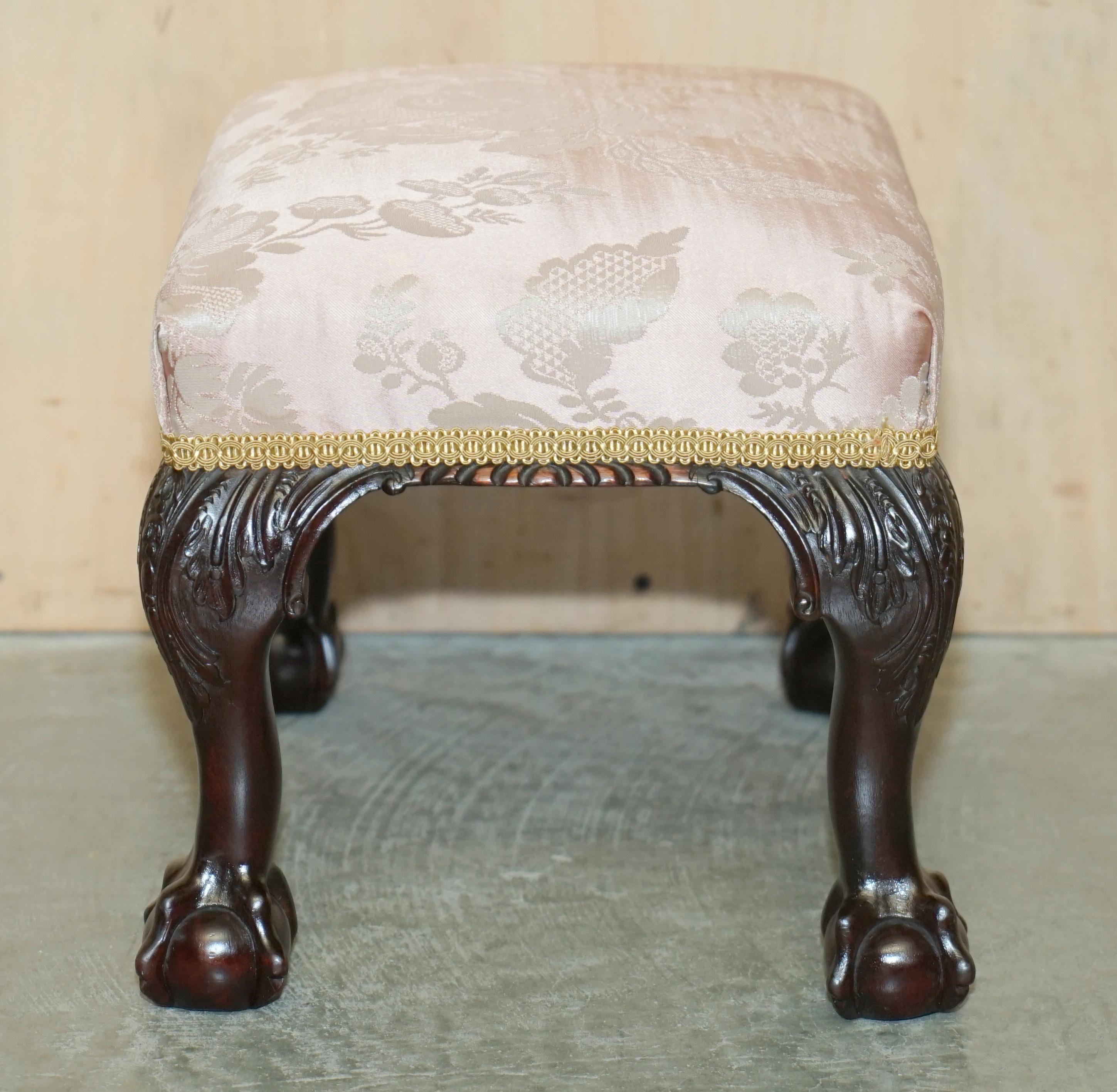 SUBLIME PAiR OF ANTIQUE VICTORIAN CLAW & BALL HARDWOOD FRAMED SMALL FOOTSTOOLS For Sale 9