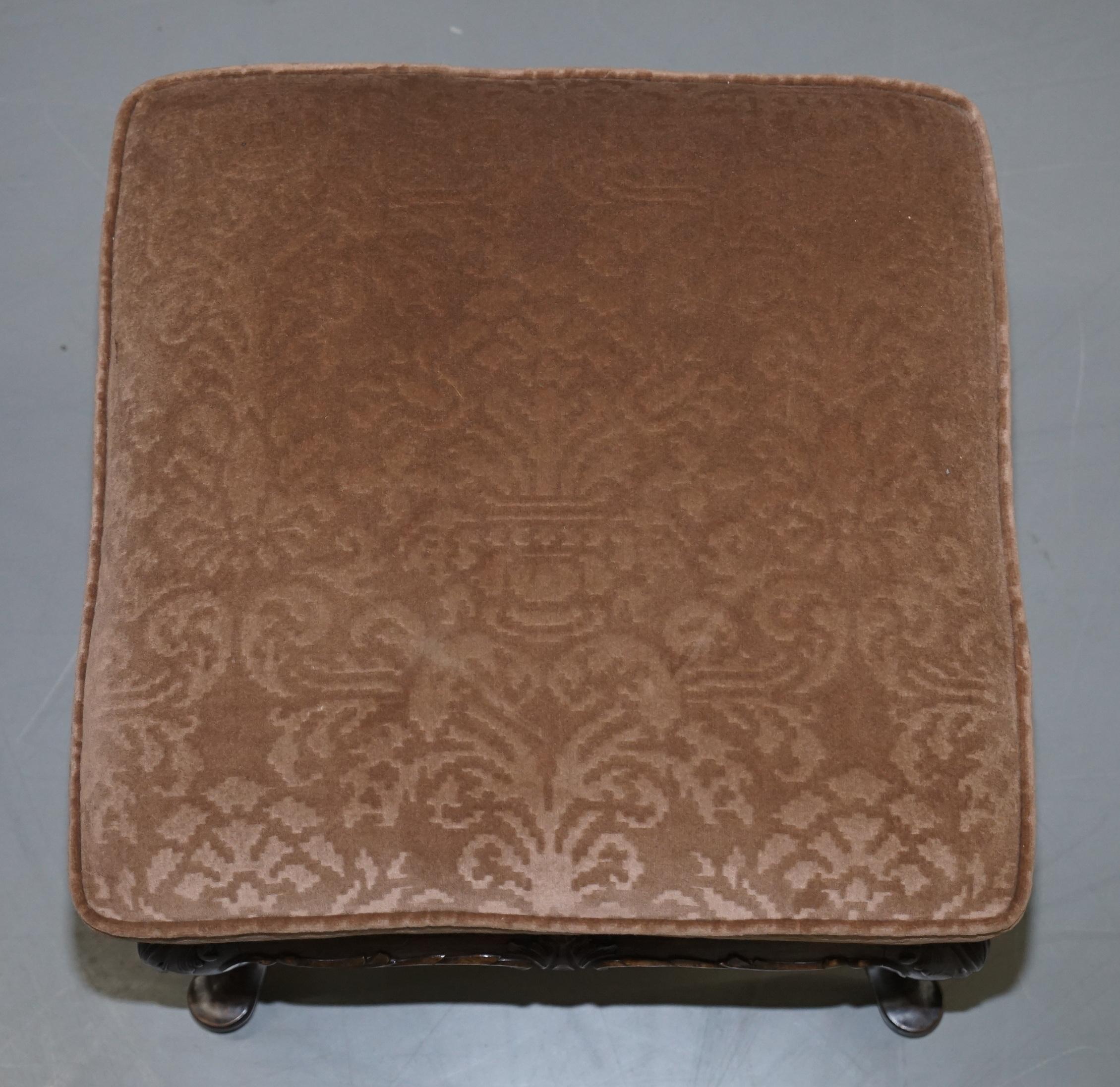 Tissu d'ameublement Sublime Paire de tabourets circa 1860 Antique Victorian Footstools Stools Carved Hardwood en vente