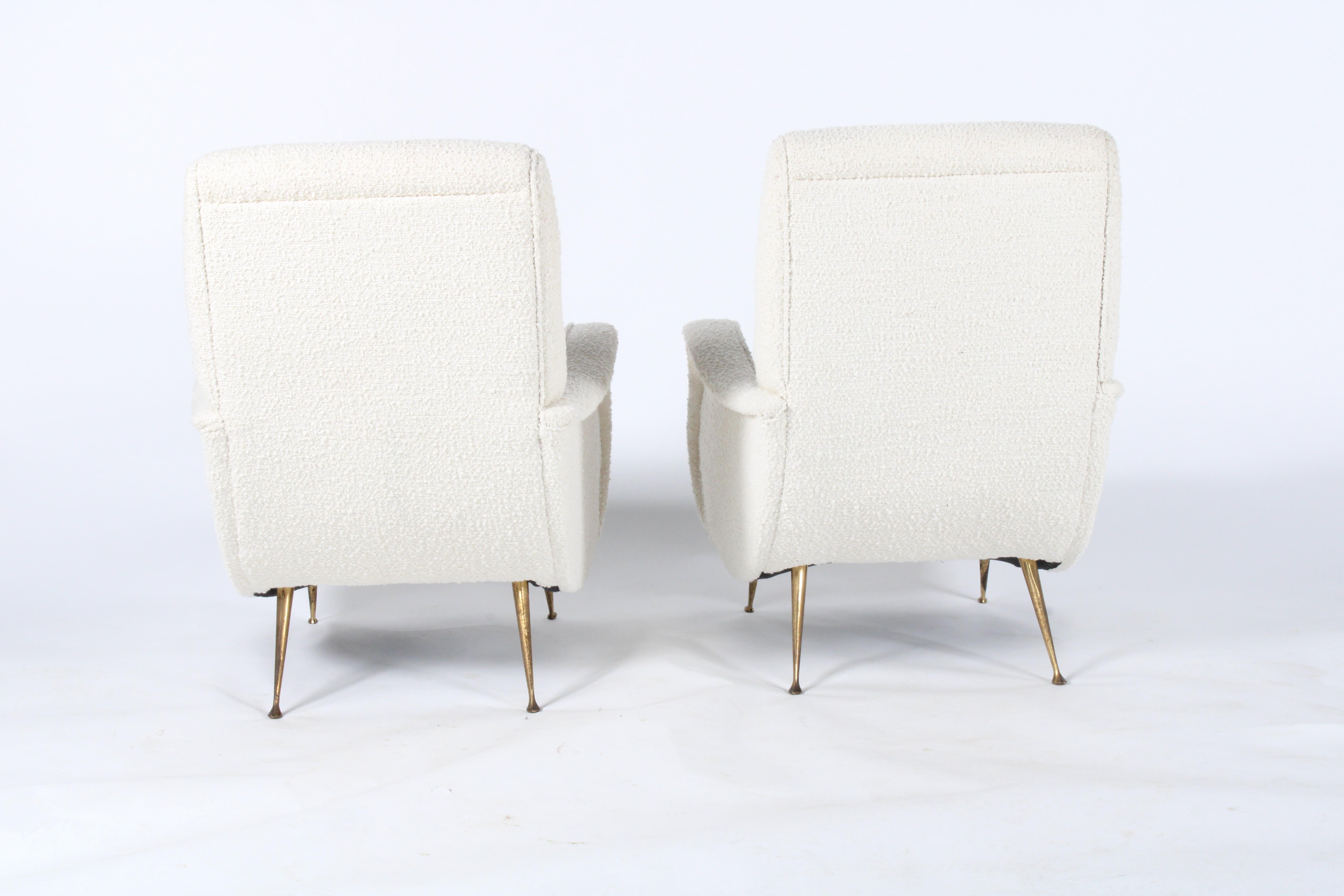 Sublime paire de fauteuils italiens d'origine du milieu du siècle dernier récemment tapissés en vente 5