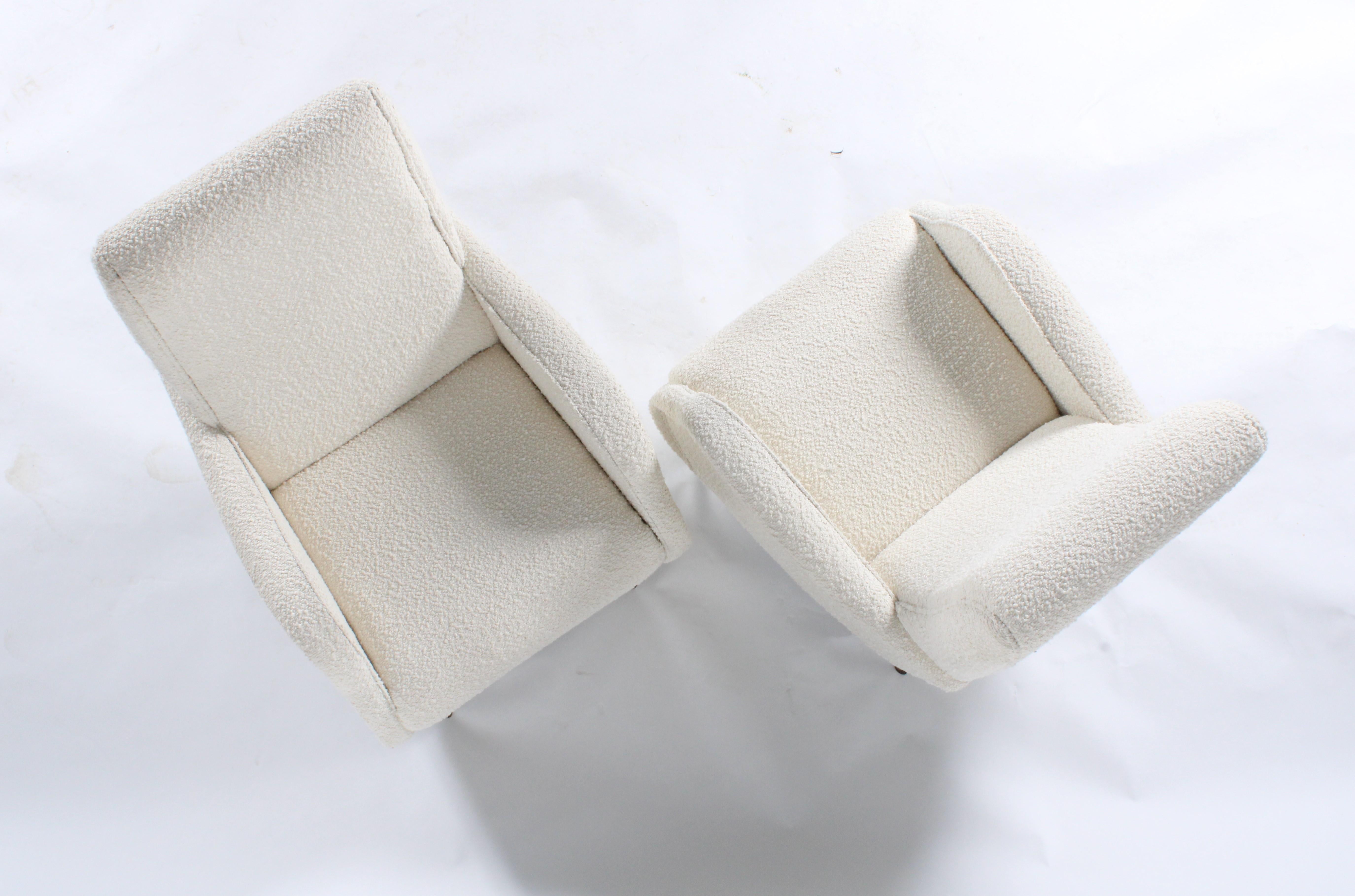 Sublime Pair of Newly Upholstered Original Midcentury Italian Armchairs For Sale 10