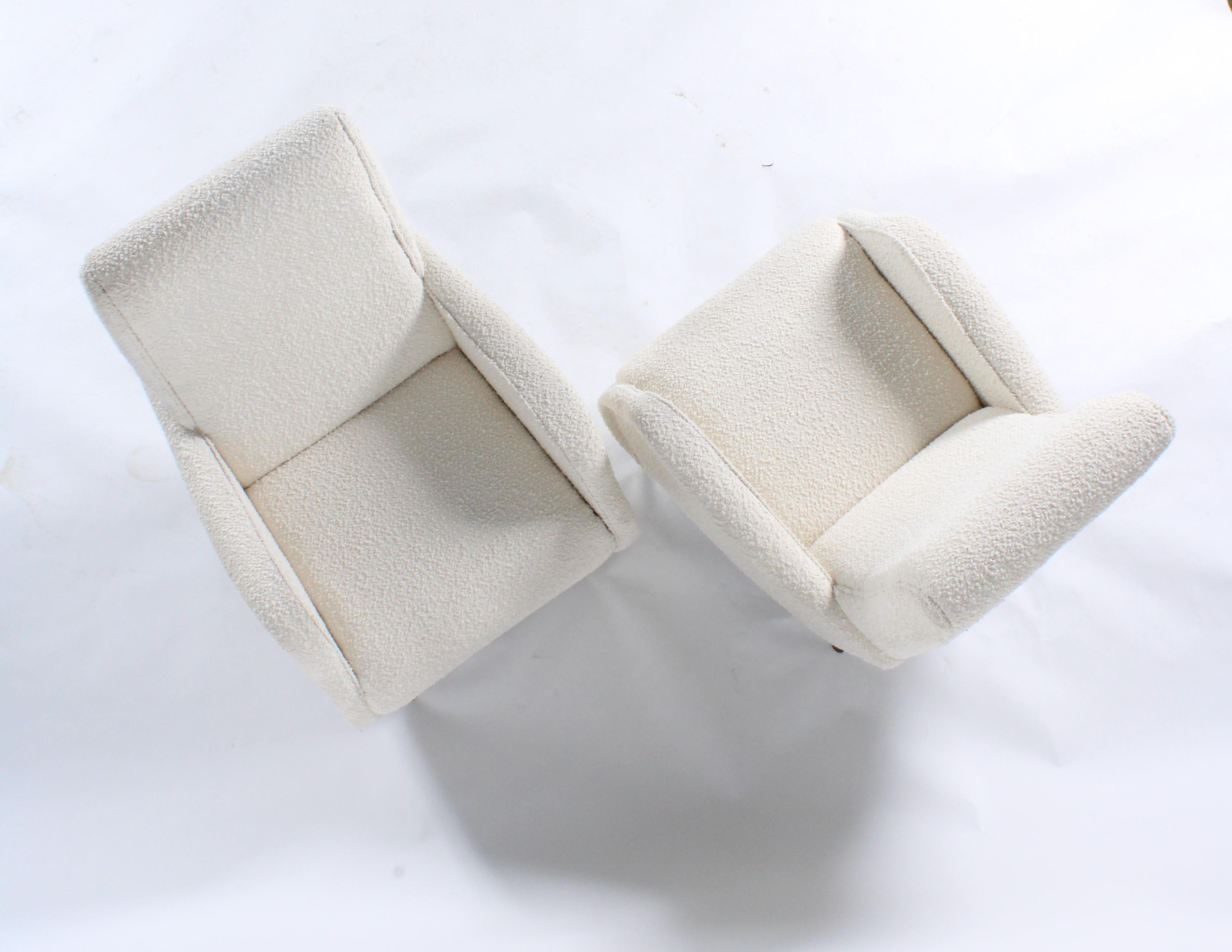 Sublime paire de fauteuils italiens d'origine du milieu du siècle dernier récemment tapissés Bon état - En vente à Portlaoise, IE