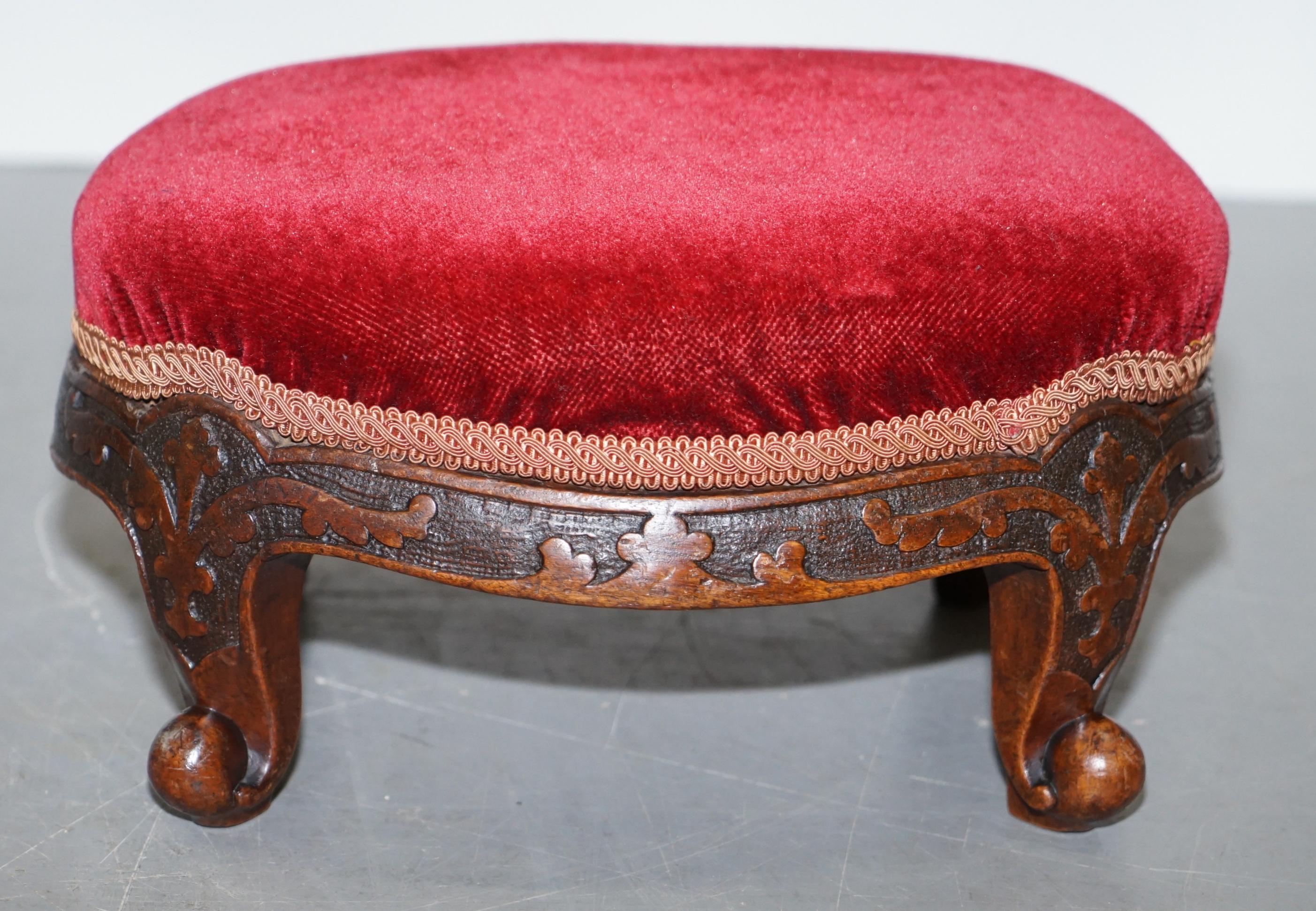 Sublime Pair of Original George II circa 1760 English Small Footstools Rare Find In Good Condition In West Sussex, Pulborough