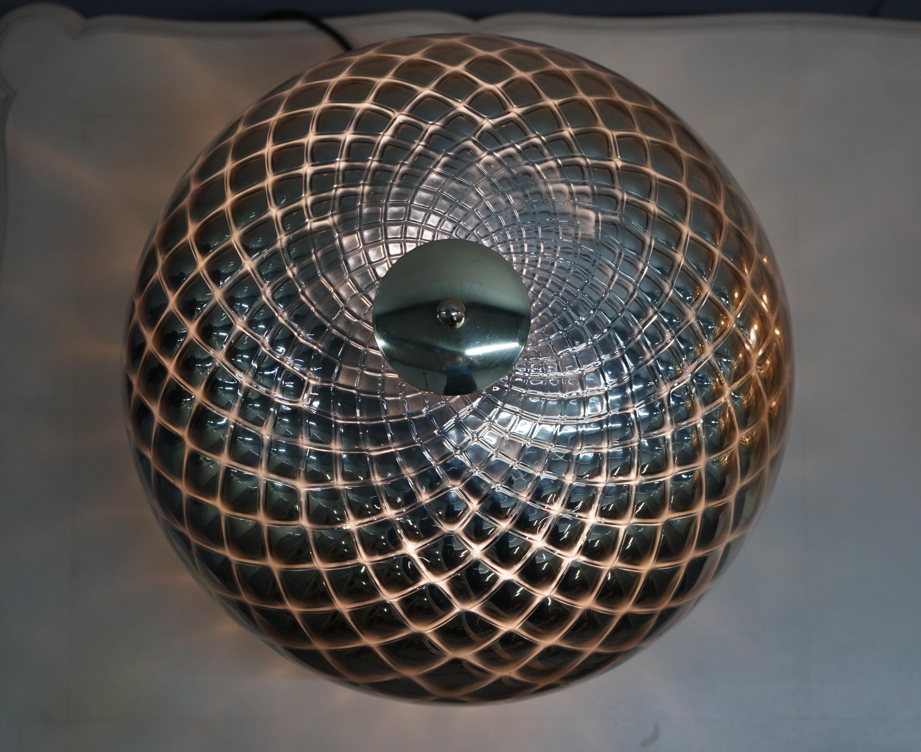Sublime paire de lampes de bureau d'origine en verre de Murano en forme de sphère avec patine diamantée et or en vente 3
