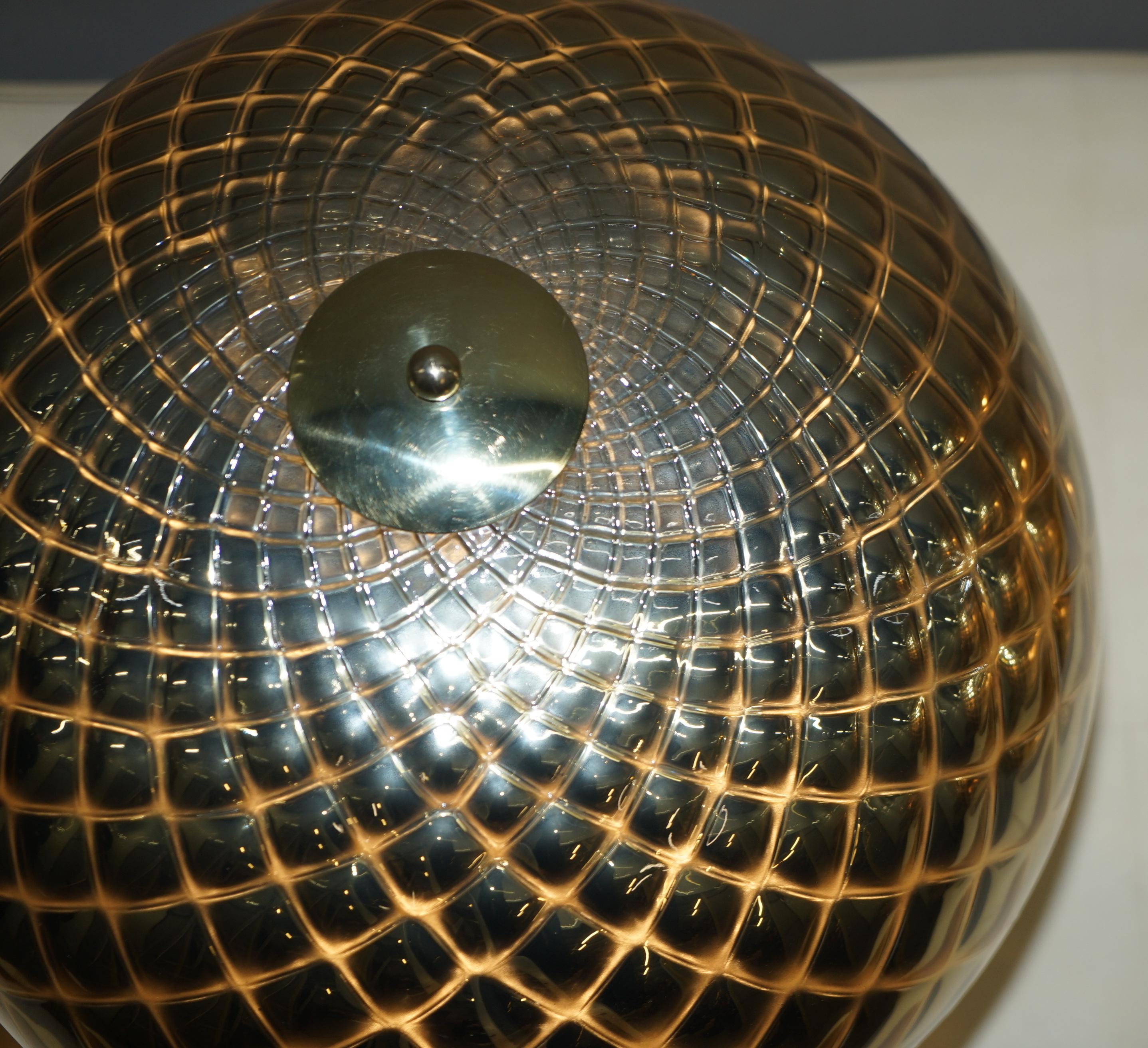 Sublime paire de lampes de bureau d'origine en verre de Murano en forme de sphère avec patine diamantée et or en vente 6