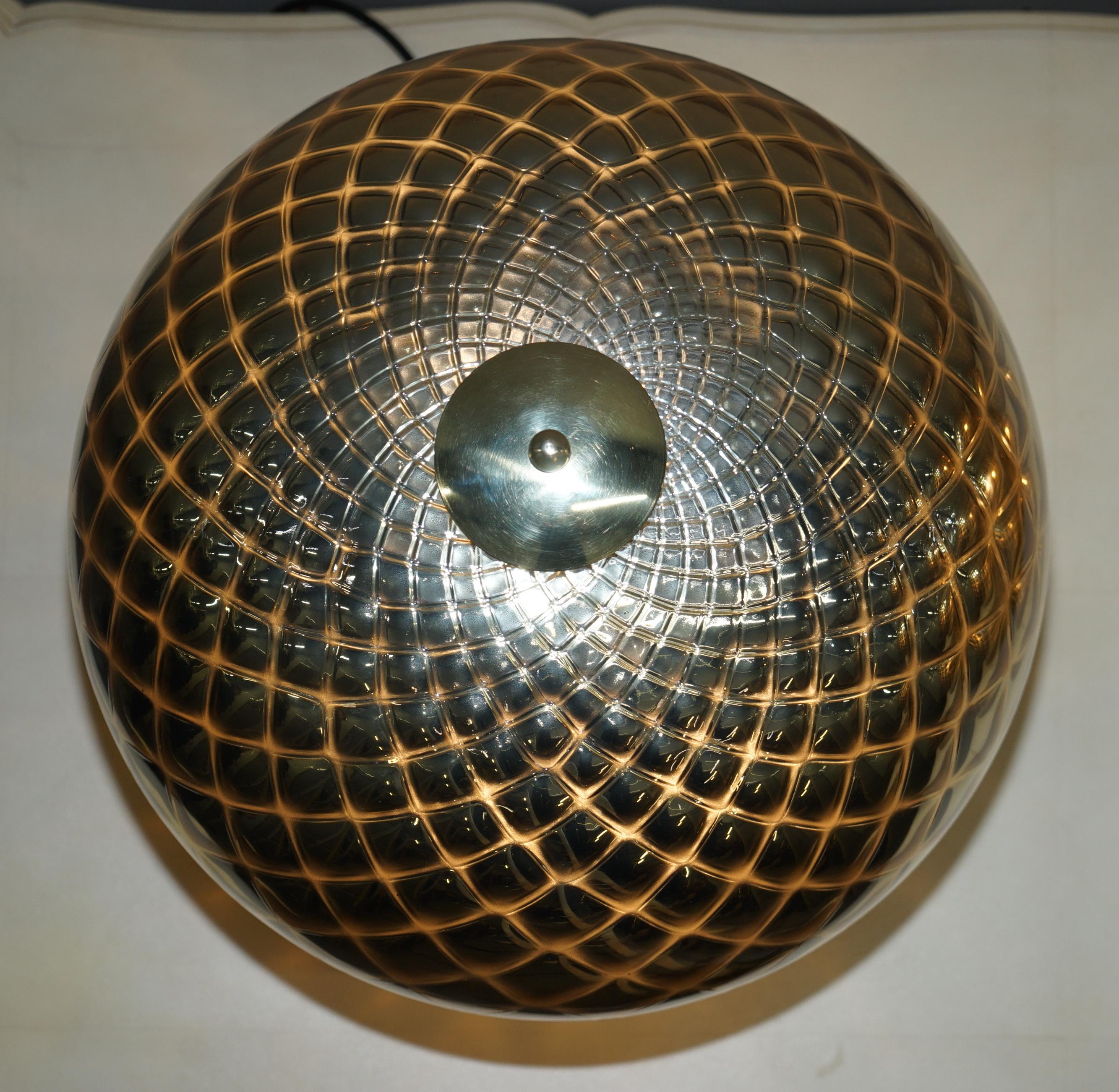 Sublime paire de lampes de bureau d'origine en verre de Murano en forme de sphère avec patine diamantée et or en vente 1