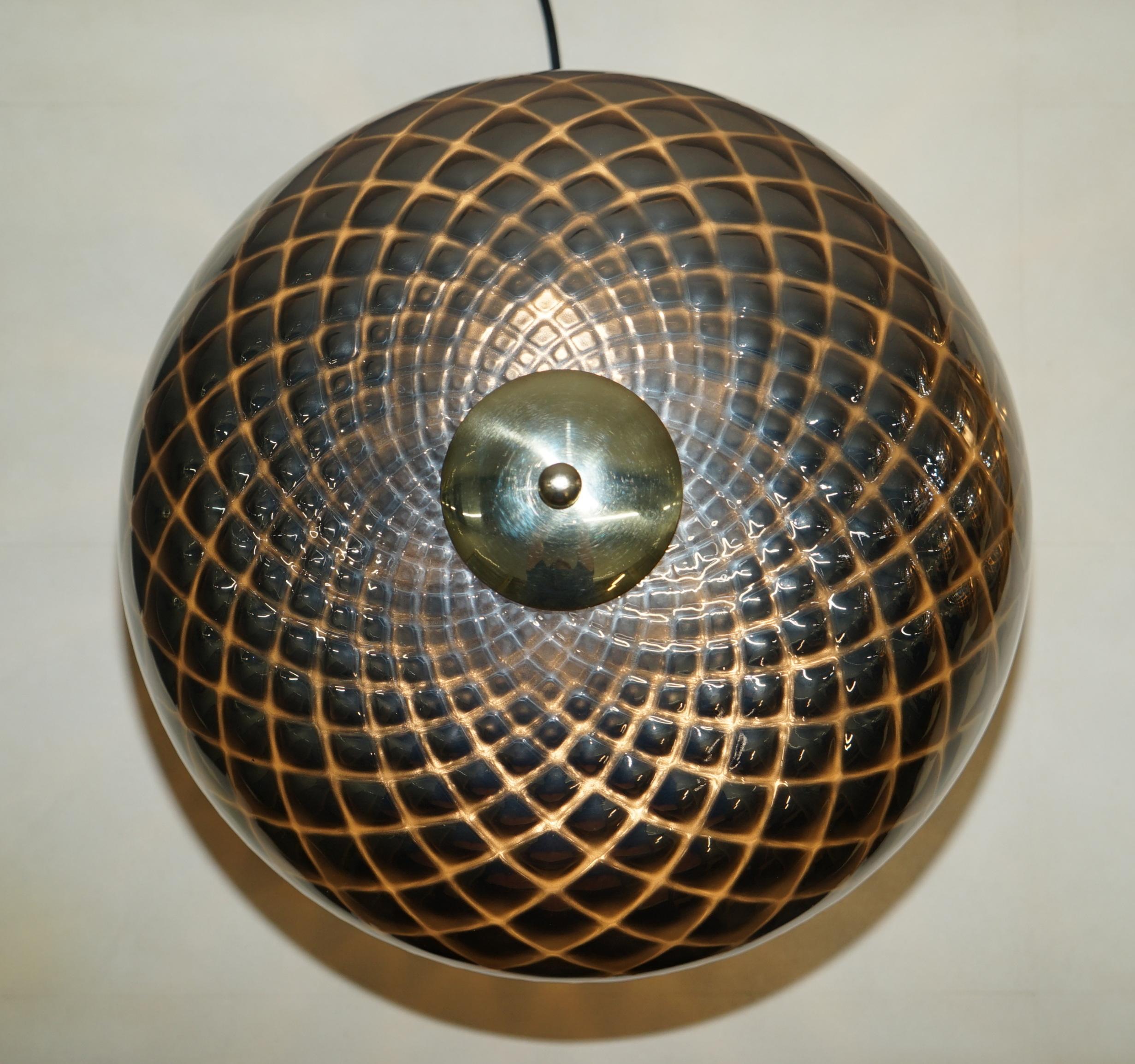 Sublime paire de lampes de bureau d'origine en verre de Murano en forme de sphère avec patine diamantée en argent en vente 2