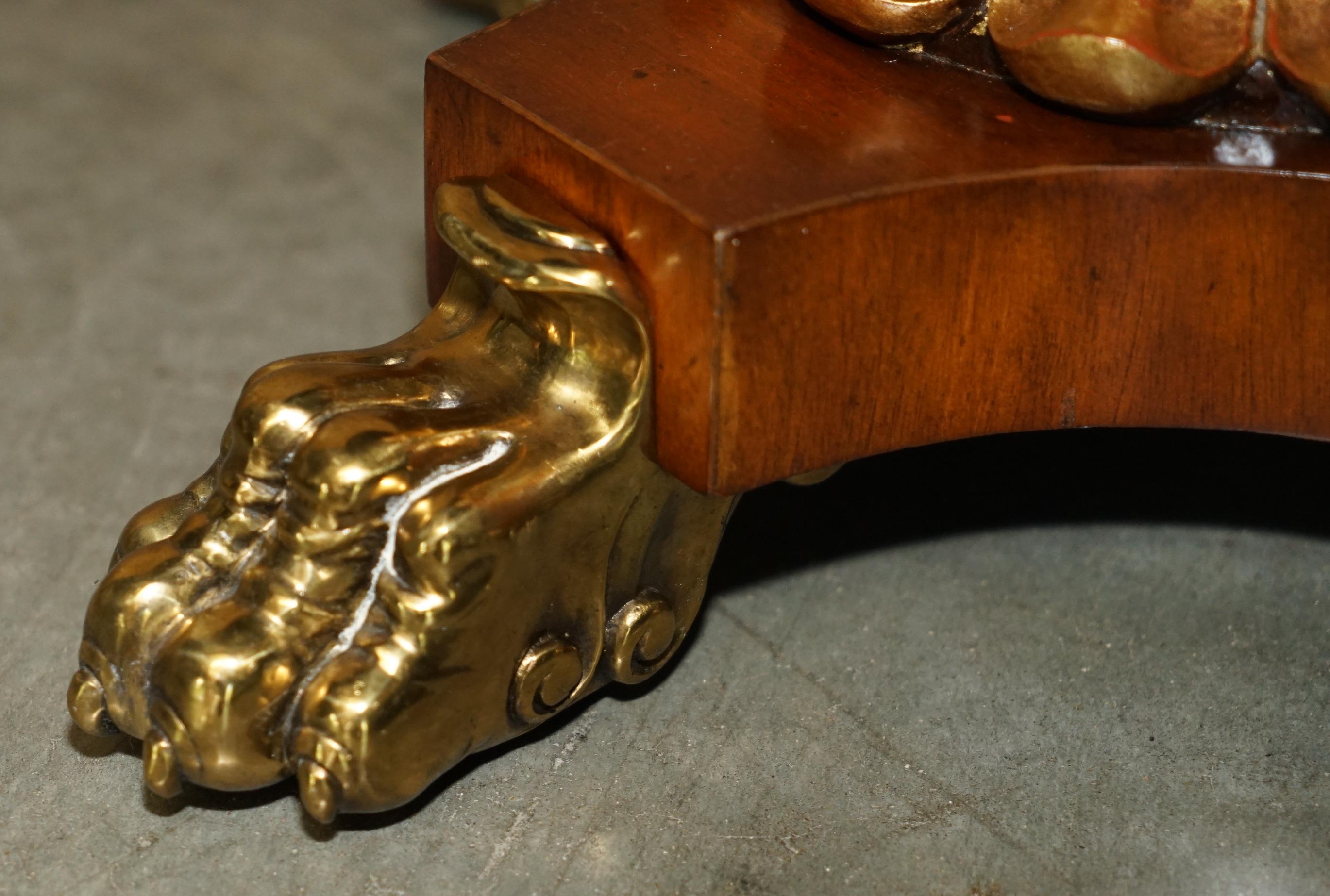 SUBLIME PAiR OF VINTAGE MARBLE TOPPED SIDE END TABLES SOLID BRASS LIONS PAW FEET For Sale 2