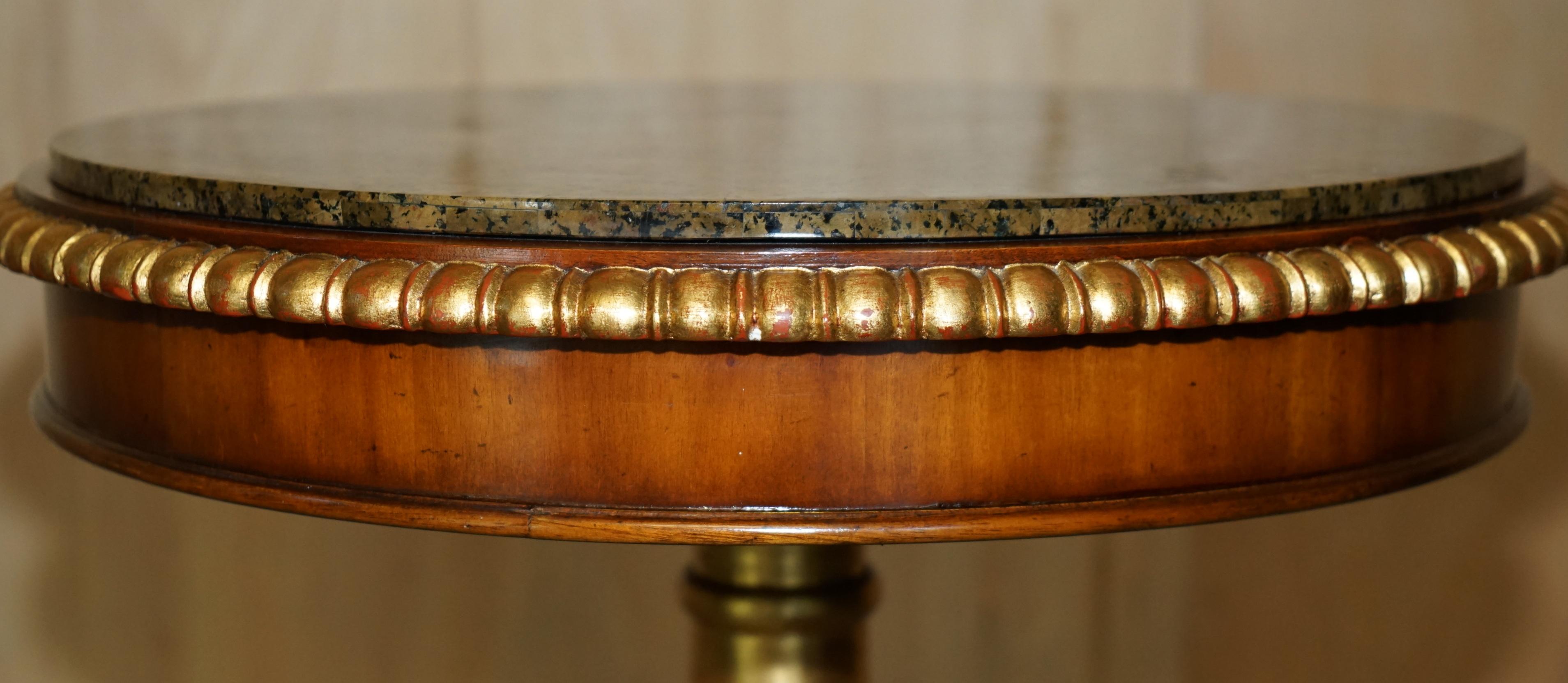 Brass SUBLIME PAiR OF VINTAGE MARBLE TOPPED SIDE END TABLES SOLID BRASS LIONS PAW FEET For Sale