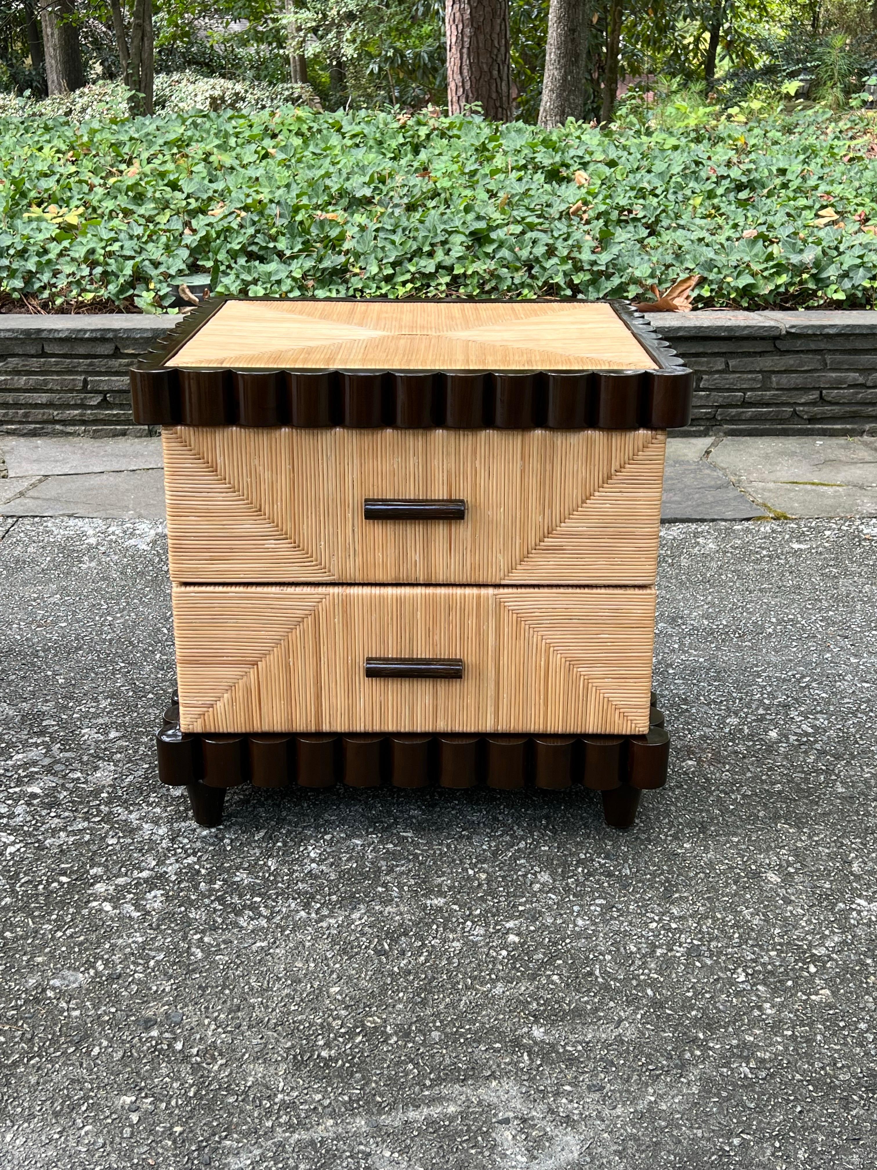 Sublime coppia di cassapanche d'epoca in mogano smerlato dopo Donghia in vendita 5