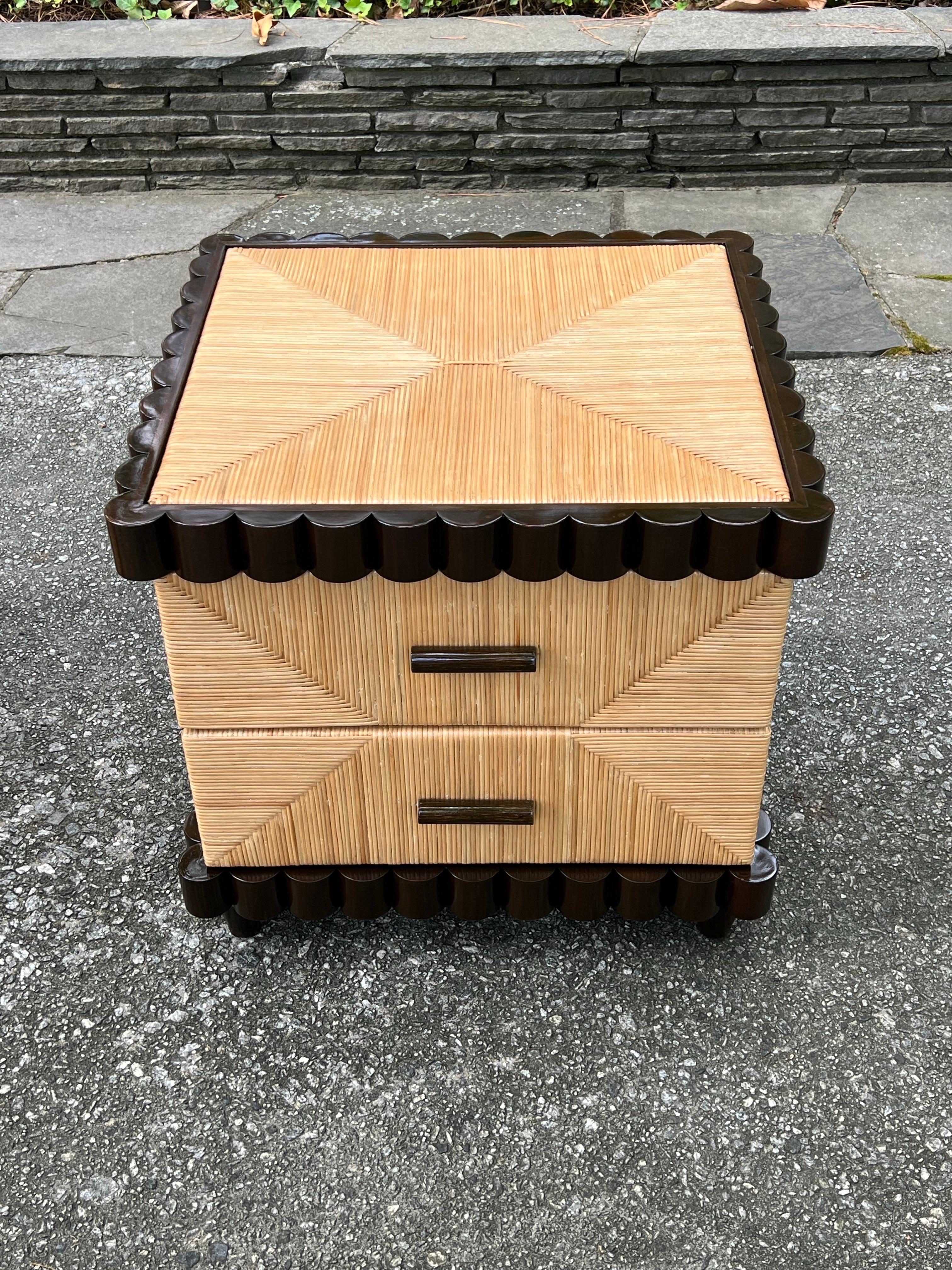 Sublime coppia di cassapanche d'epoca in mogano smerlato dopo Donghia in vendita 6