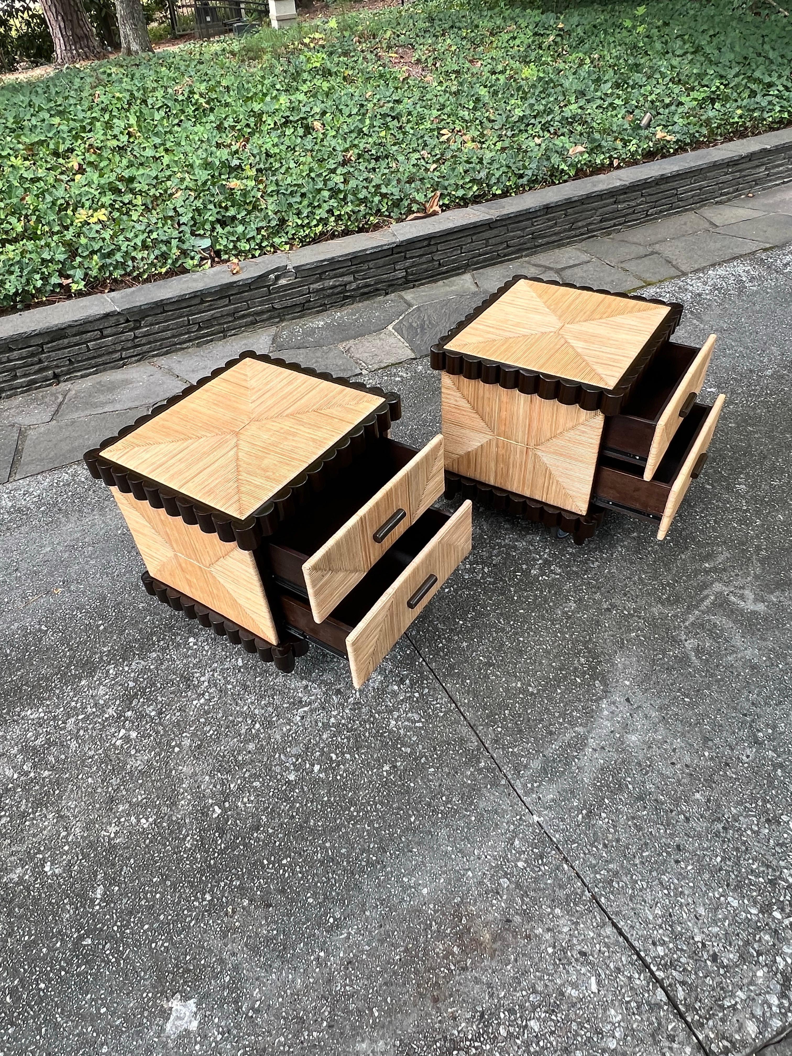 Sublime coppia di cassapanche d'epoca in mogano smerlato dopo Donghia in vendita 8