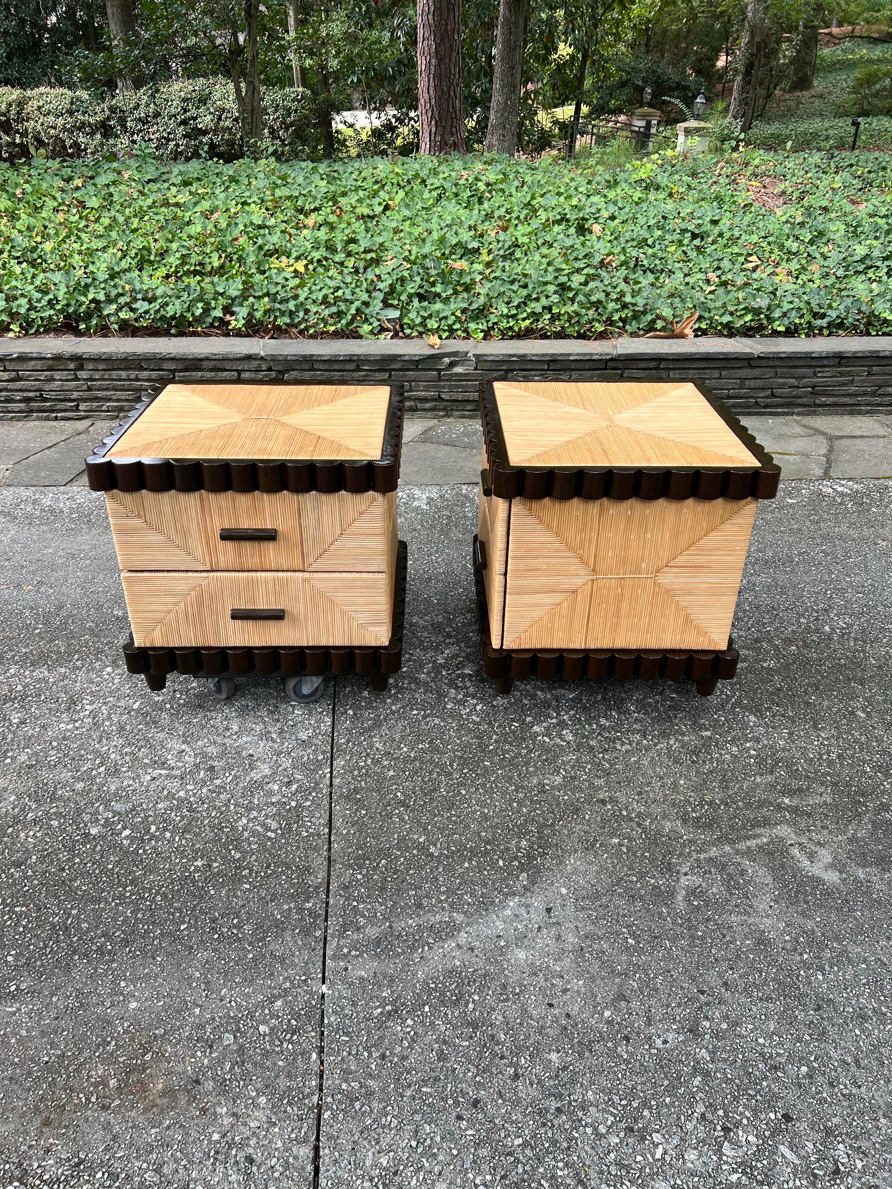 Sublime coppia di cassapanche d'epoca in mogano smerlato dopo Donghia In condizioni ottime in vendita a Atlanta, GA