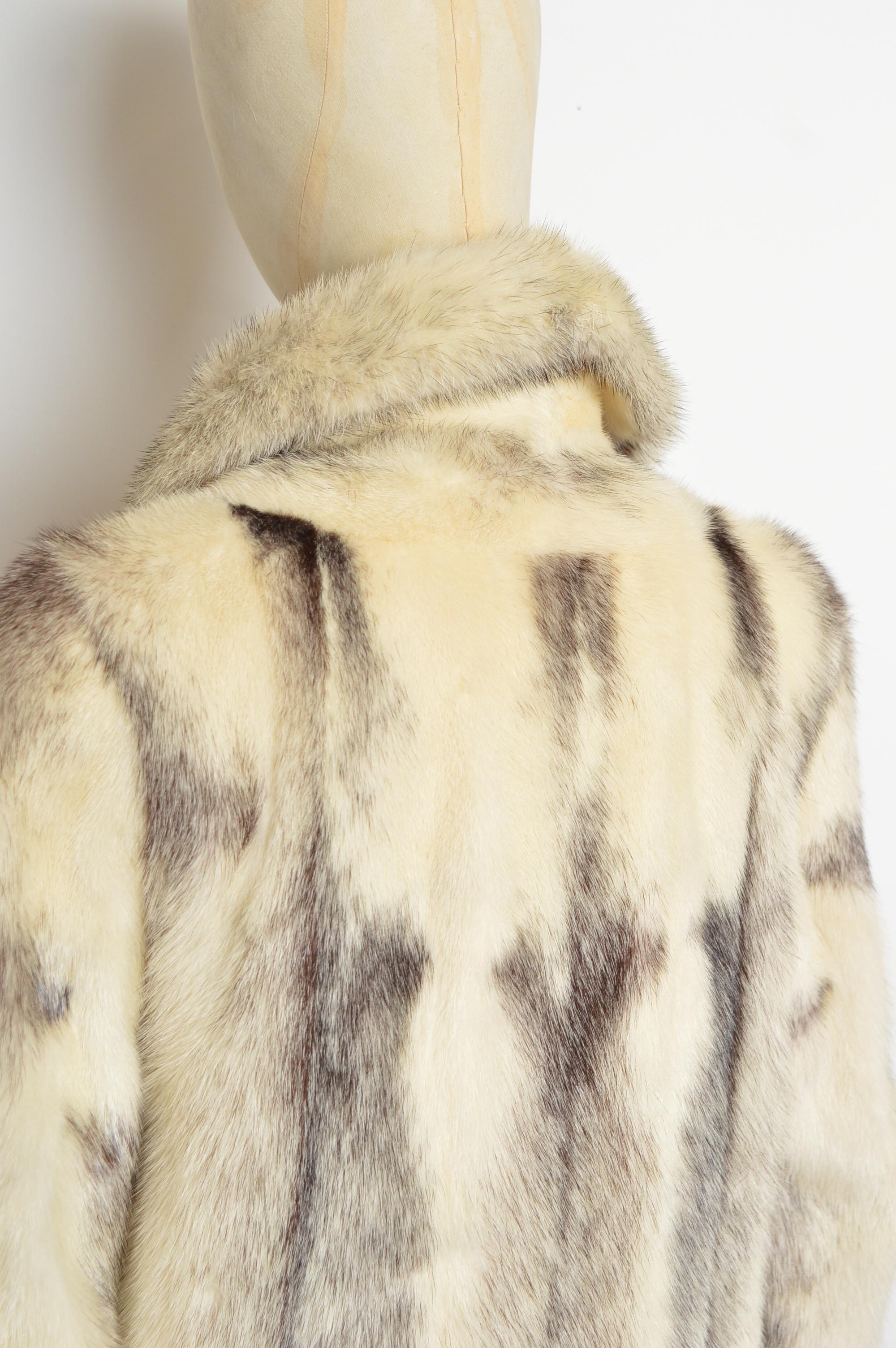 Sublime Parisian Vintage White & Black Cross Mink - Real Fur Coat in vendita 6