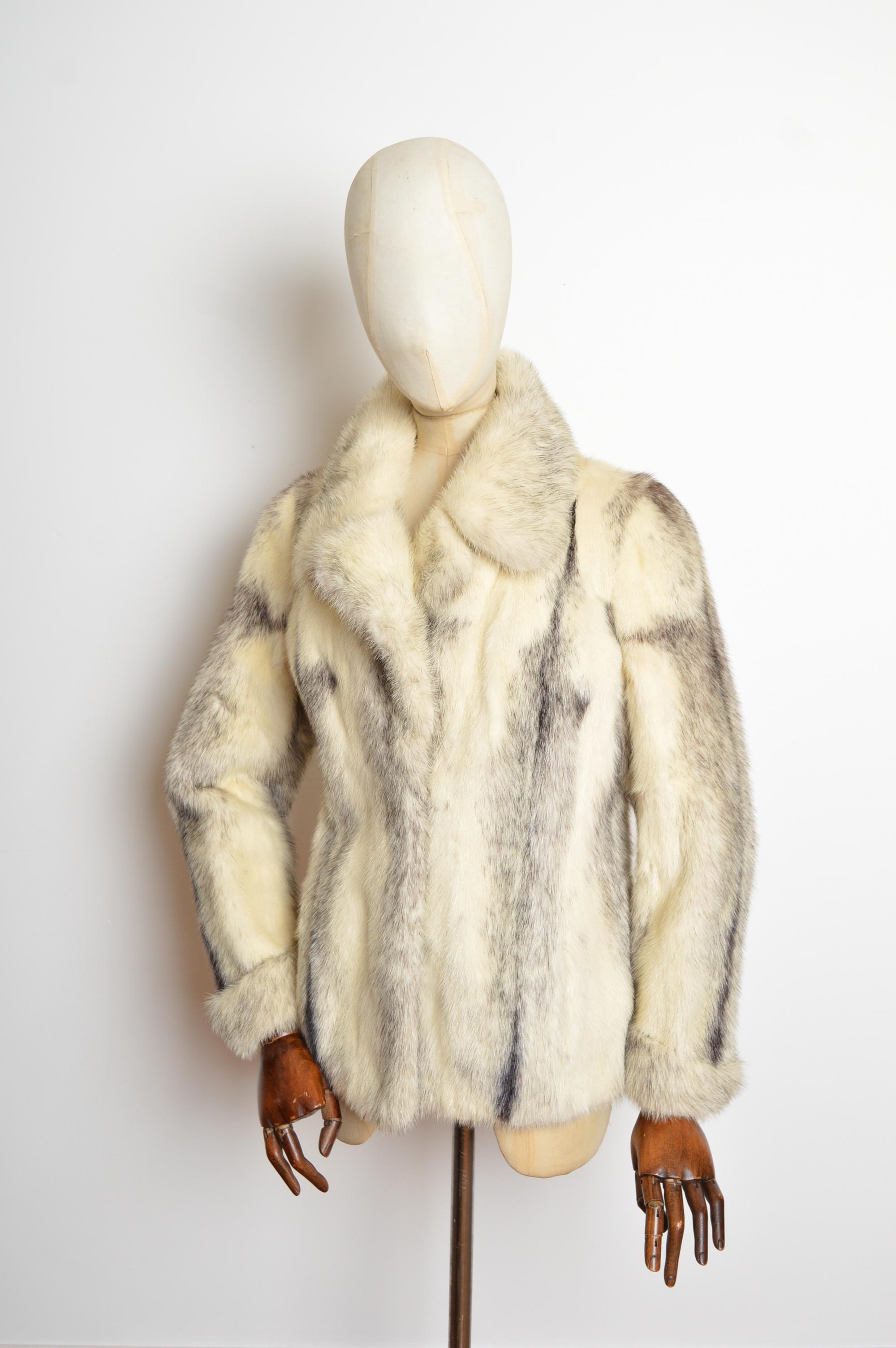 Beige Sublime Parisian Vintage White & Black Cross Mink - Real Fur Coat in vendita