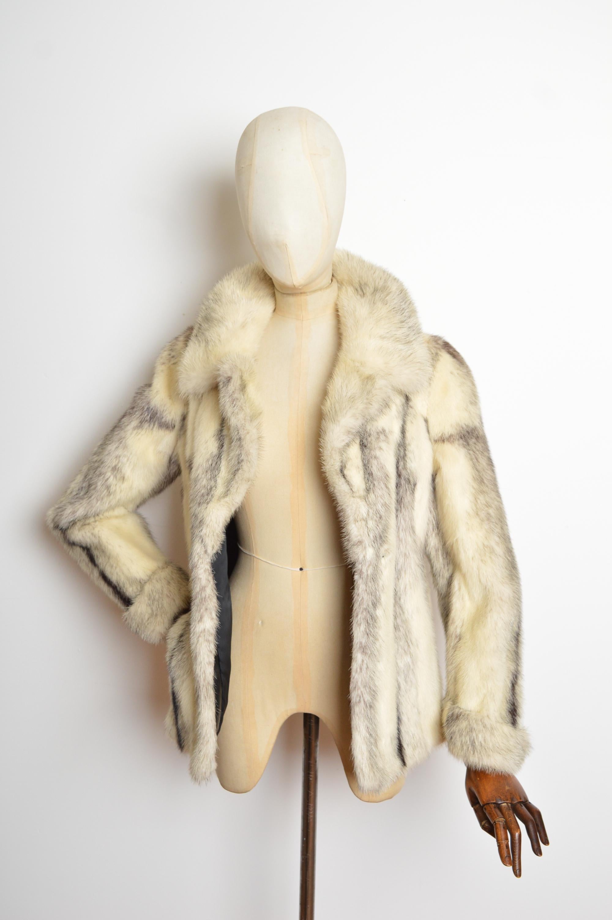 Sublime Parisian Vintage White & Black Cross Mink - Real Fur Coat In condizioni buone in vendita a Sheffield, GB