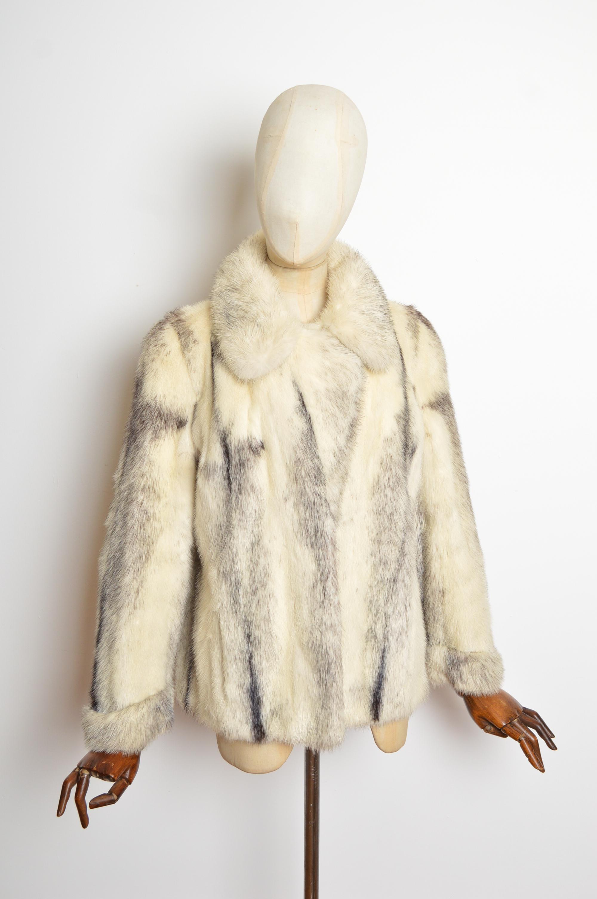 Sublime Parisian Vintage White & Black Cross Mink - Real Fur Coat in vendita 1