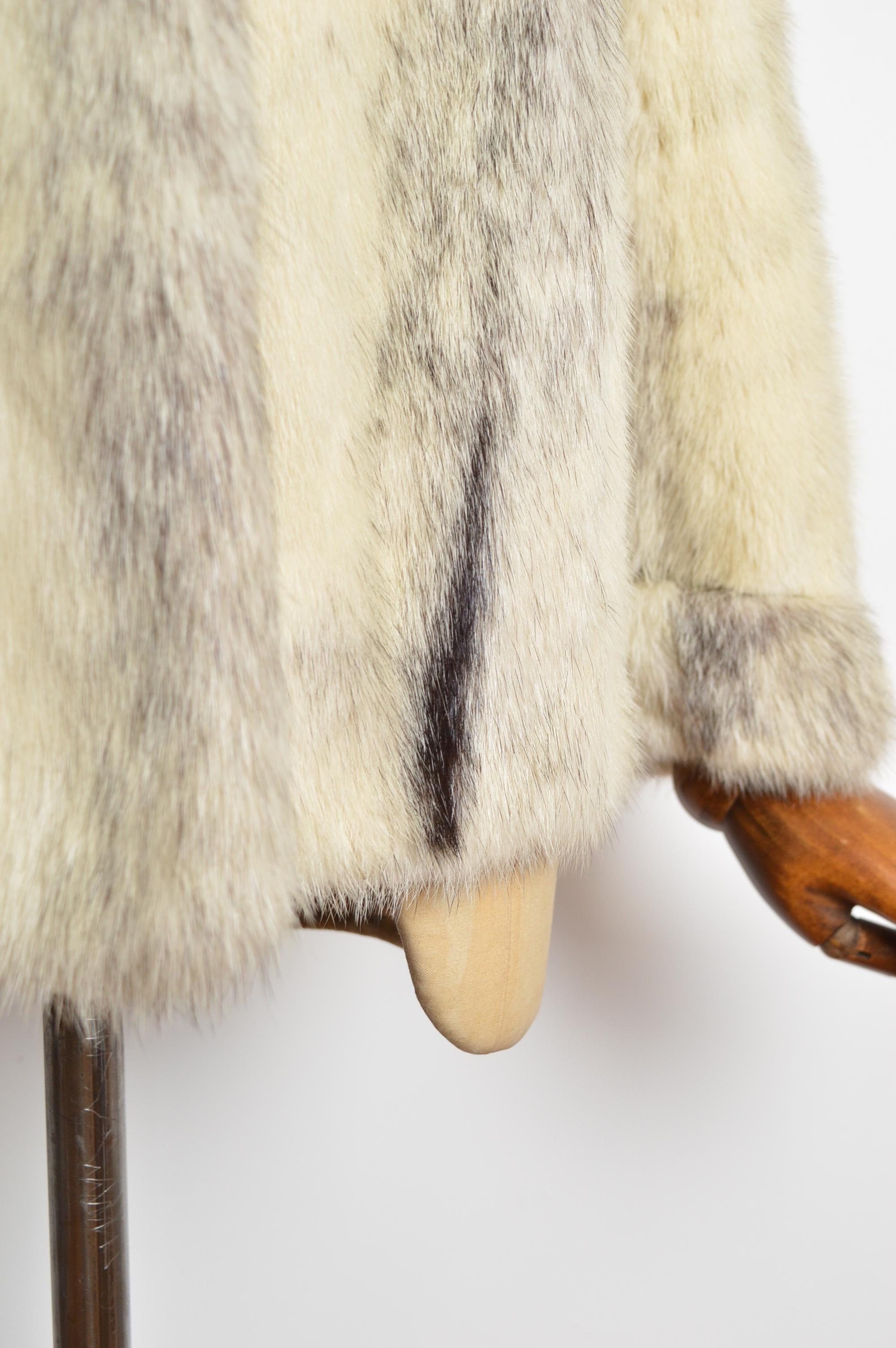 Sublime Parisian Vintage White & Black Cross Mink - Real Fur Coat in vendita 2