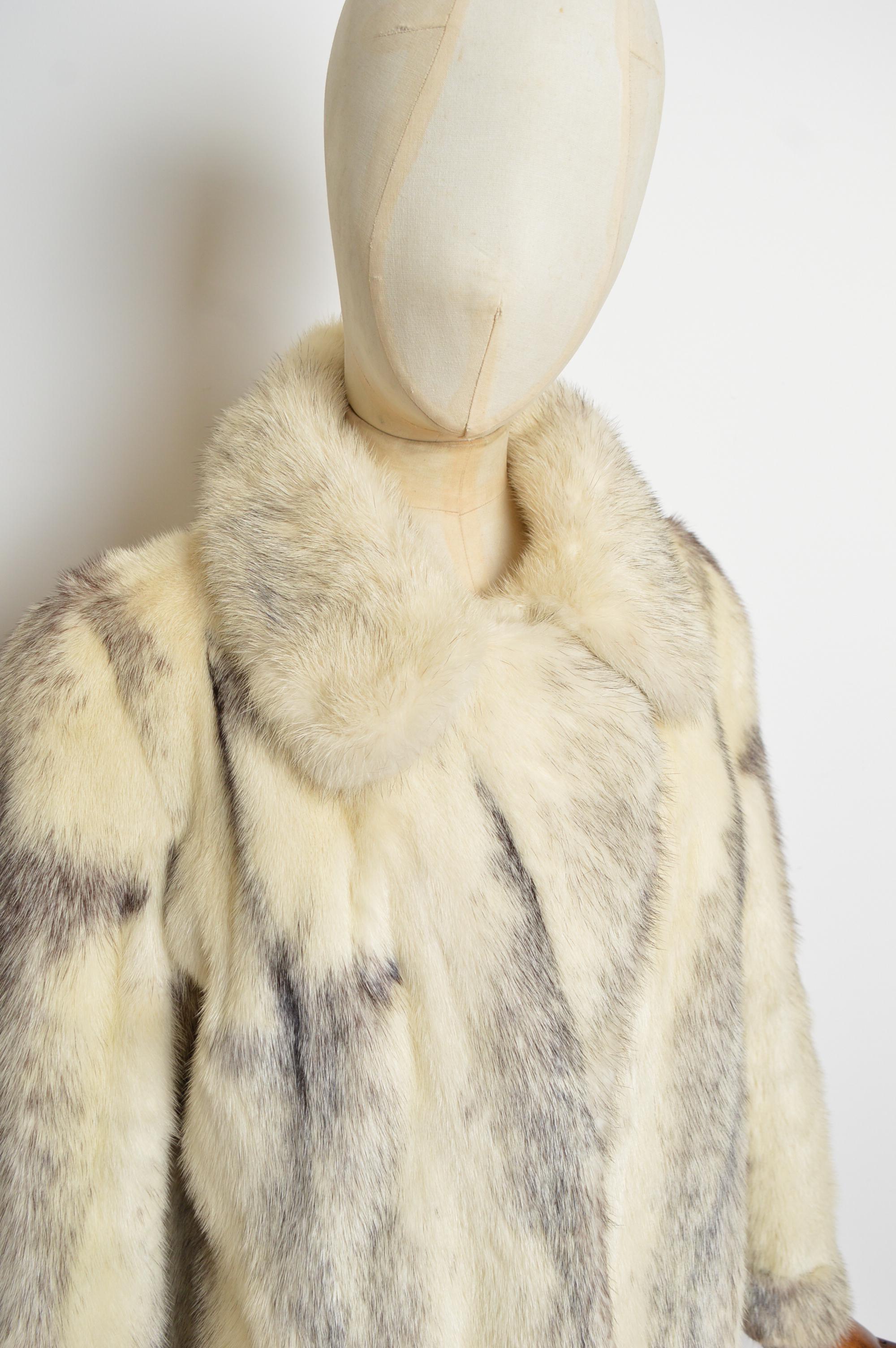 Sublime Parisian Vintage White & Black Cross Mink - Real Fur Coat in vendita 4