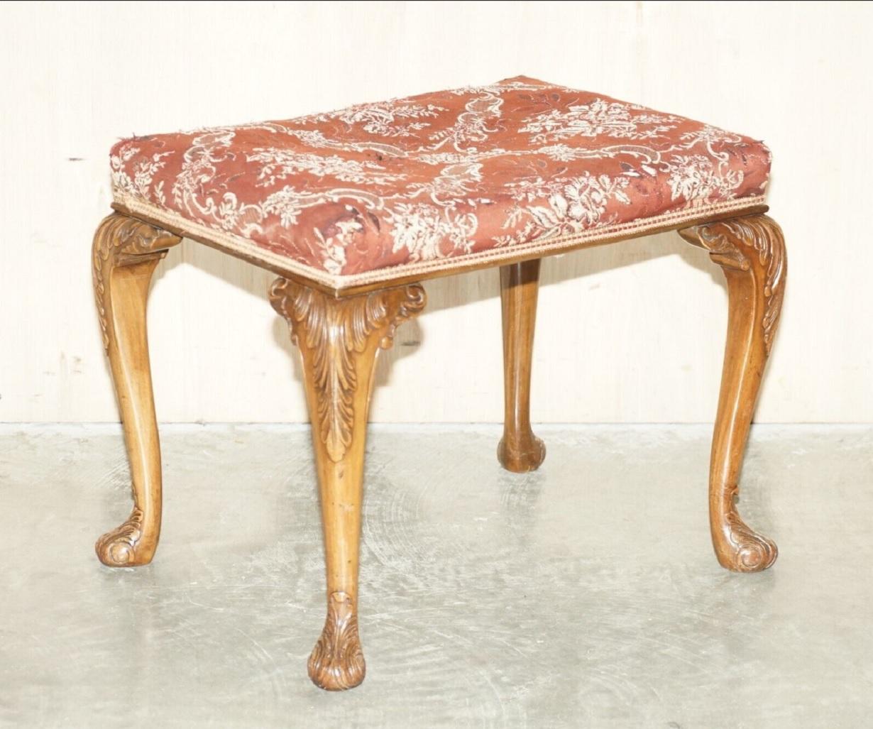Sublime Quality Burr Walnut Hand Carved Dressing Table Part of Suite For Sale 10