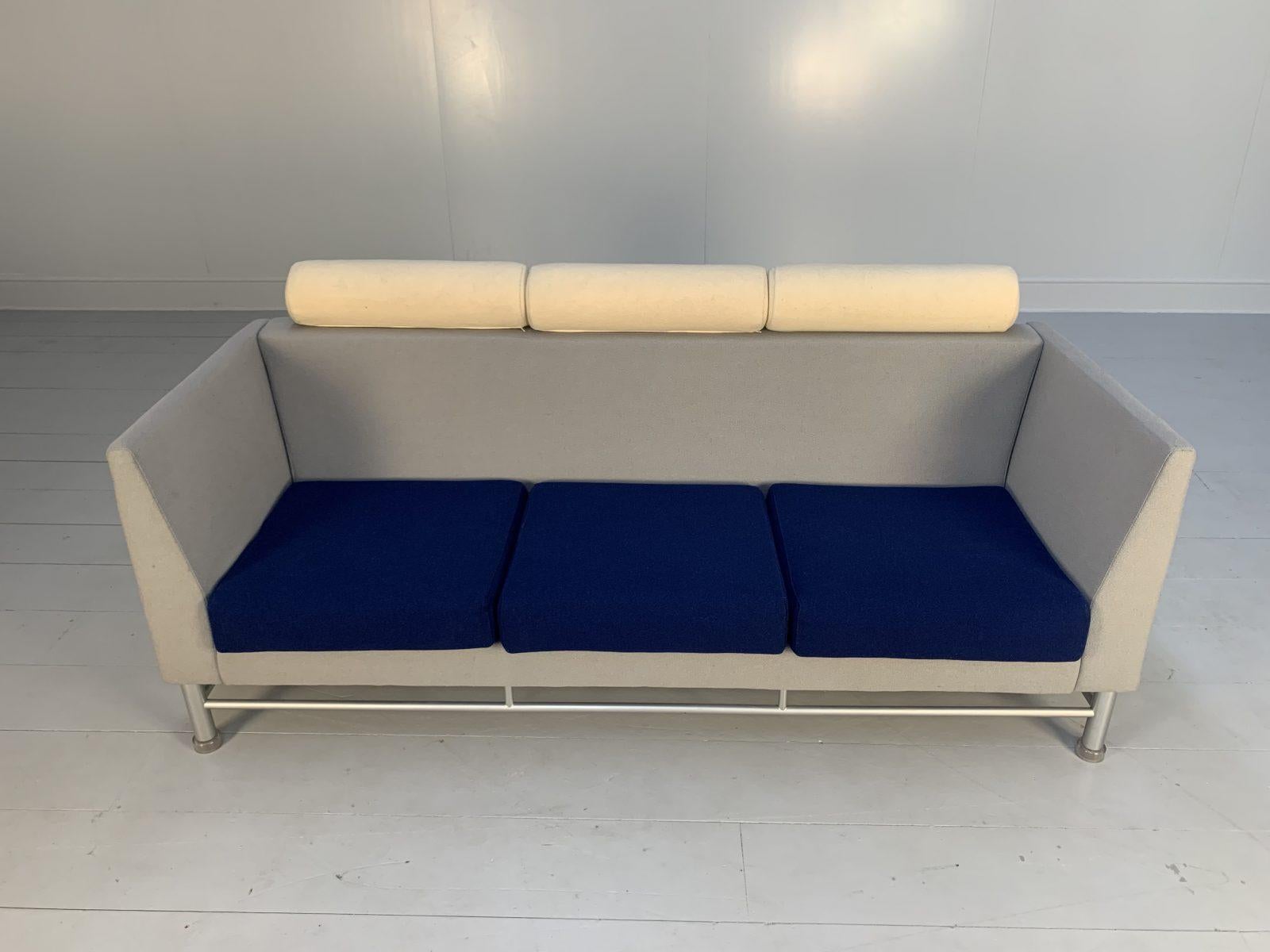 Sublime Rare Knoll “East Side” Sofa by Ettore Sottsass in Blue and Grey Wool In Good Condition In Barrowford, GB