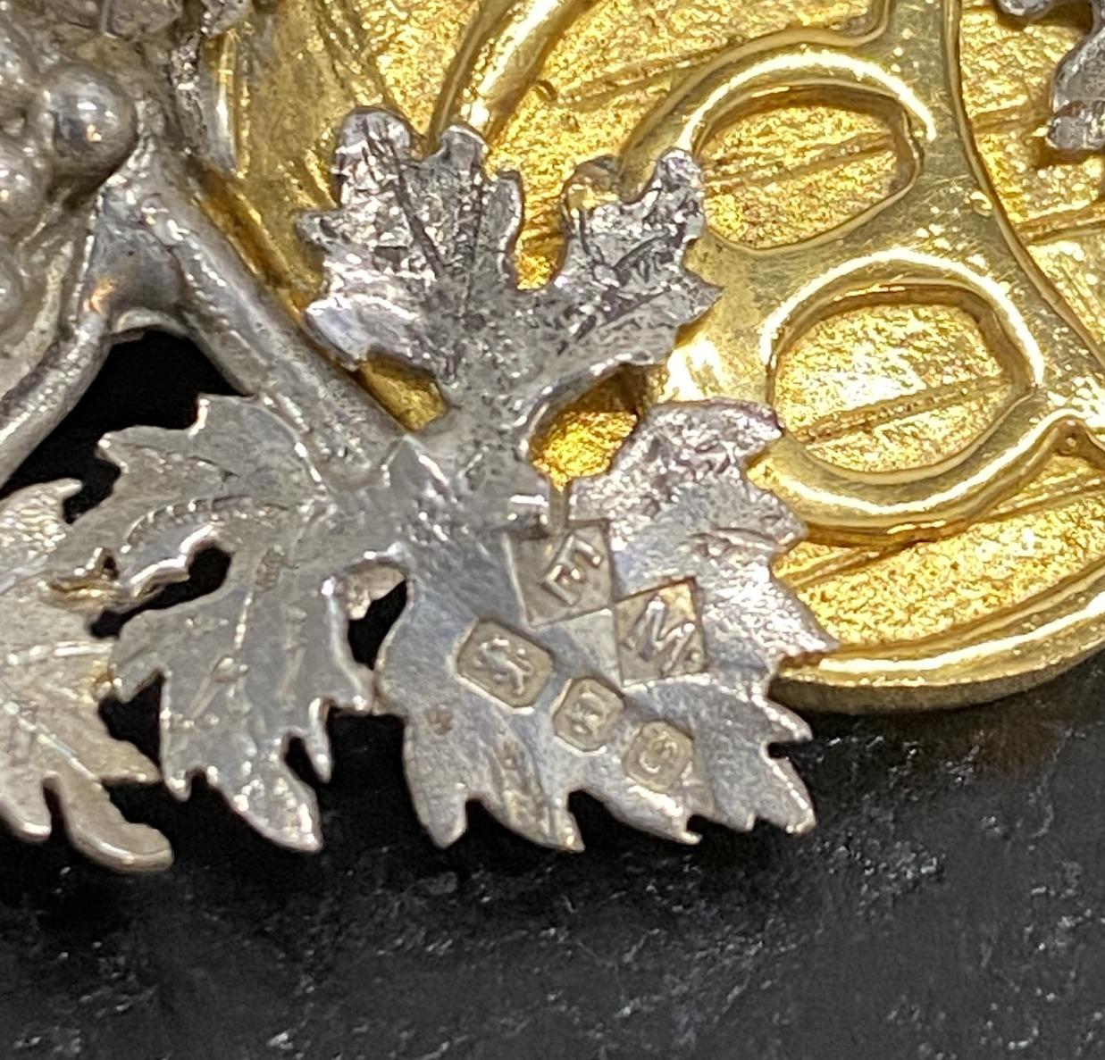 Sublime set di 1988 etichette per decanter in argento massiccio e oro Porto e Maderia in vendita 12