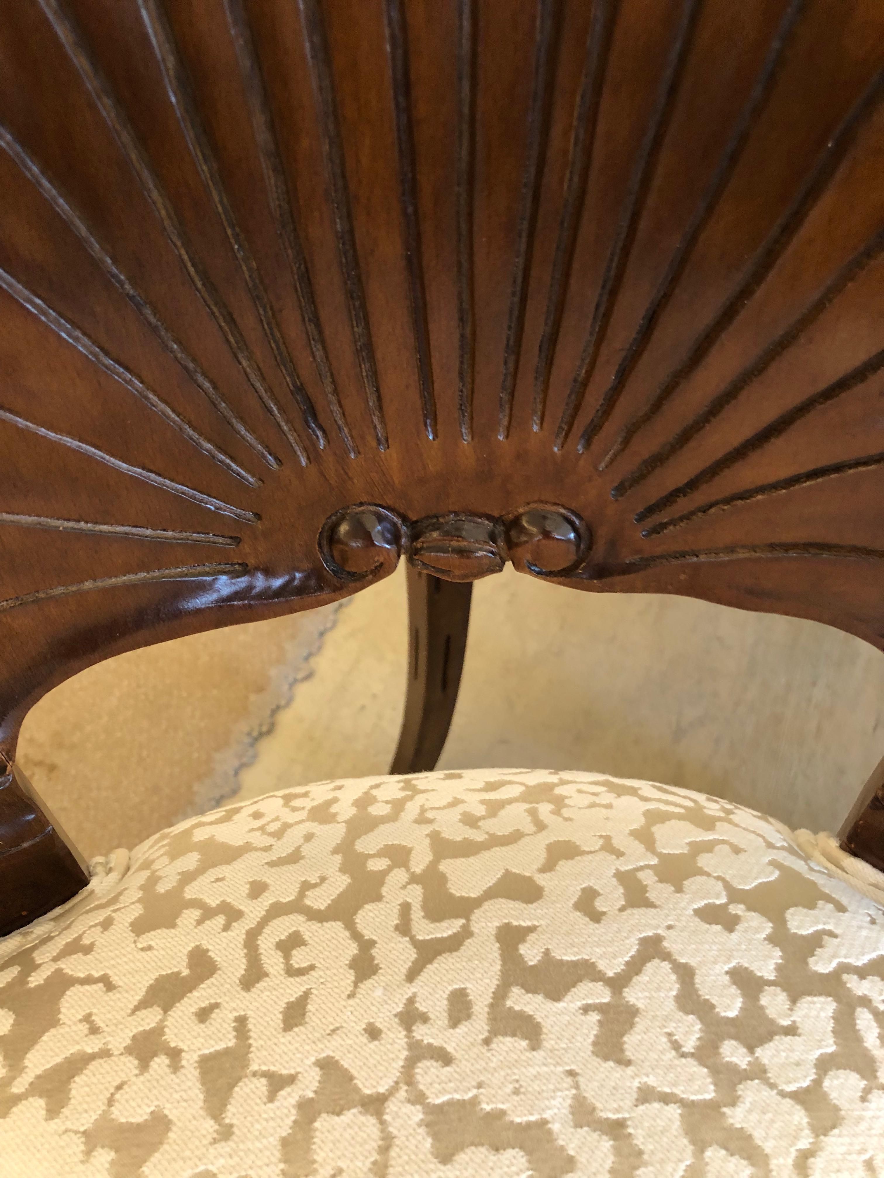 Sublime Set of 6 Vintage Italian Walnut Grotto Shell Back Dining Chairs In Good Condition In Hopewell, NJ