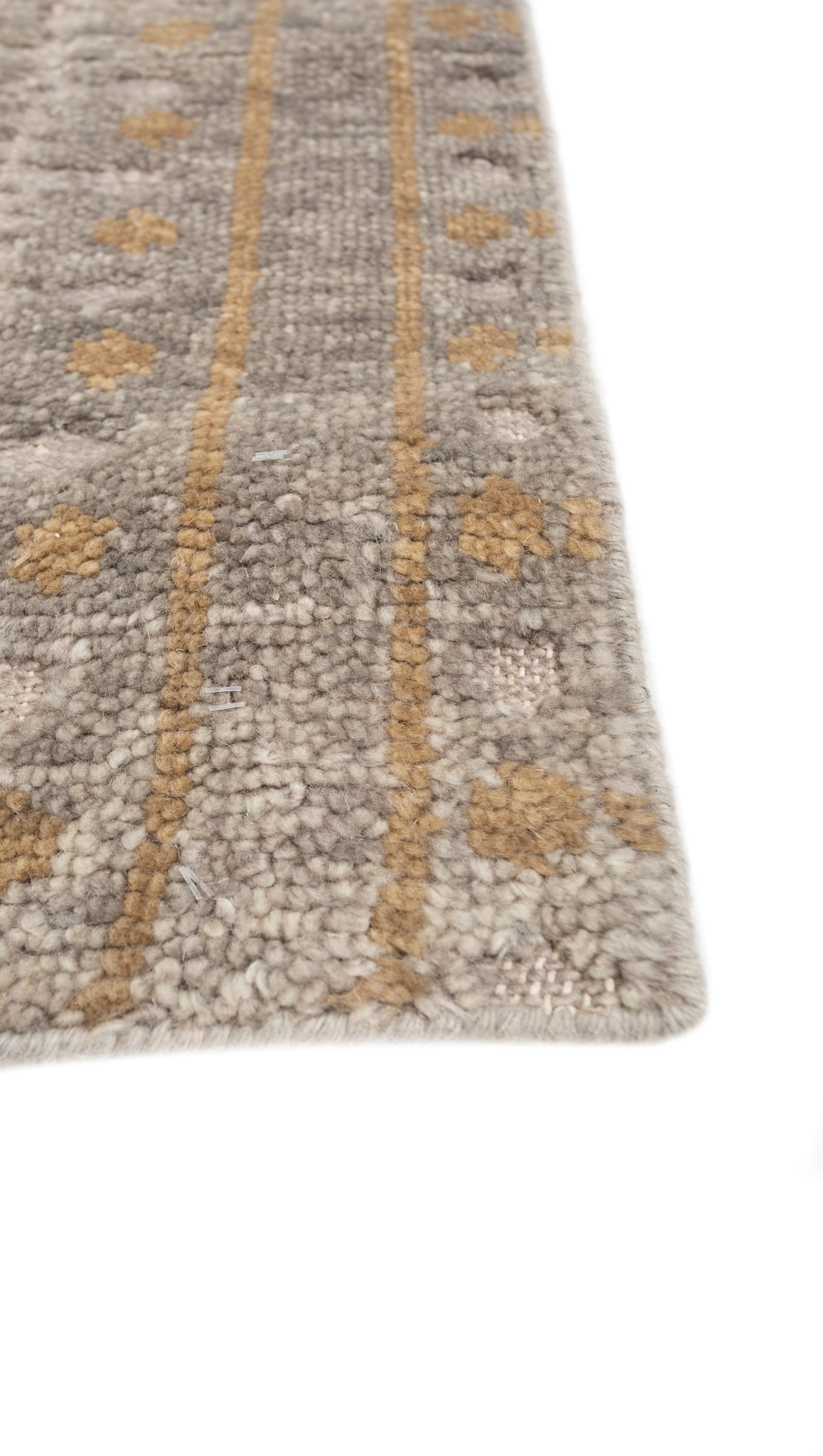 Seeking a rug that effortlessly elevates your space? Introducing this modern rug , meticulously crafted in rural India. Its medium gray ground color and nickel border create a sophisticated tone-on-tone palette, instantly uplifting the mood of any