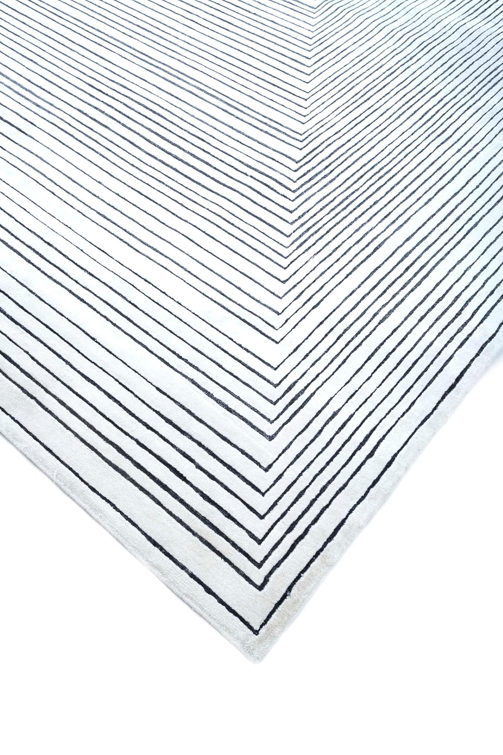 Modern Sublime Tranquil White & Ebony 300X420 cm Handknotted Rug For Sale