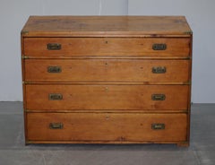 Sublime Cómoda Militar de Campaña Victoriana de Pino Herraje Original de Latón