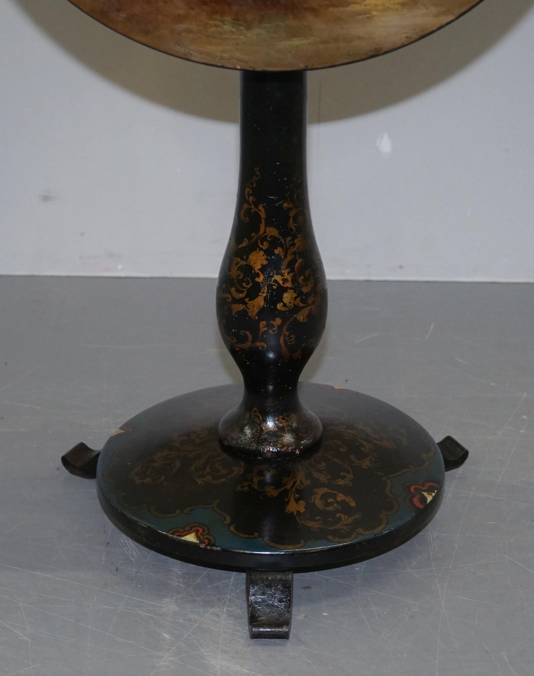 Erhabener viktorianischer polychrom bemalter, teilweise vergoldeter Weintisch mit Klappdeckel im Angebot 1