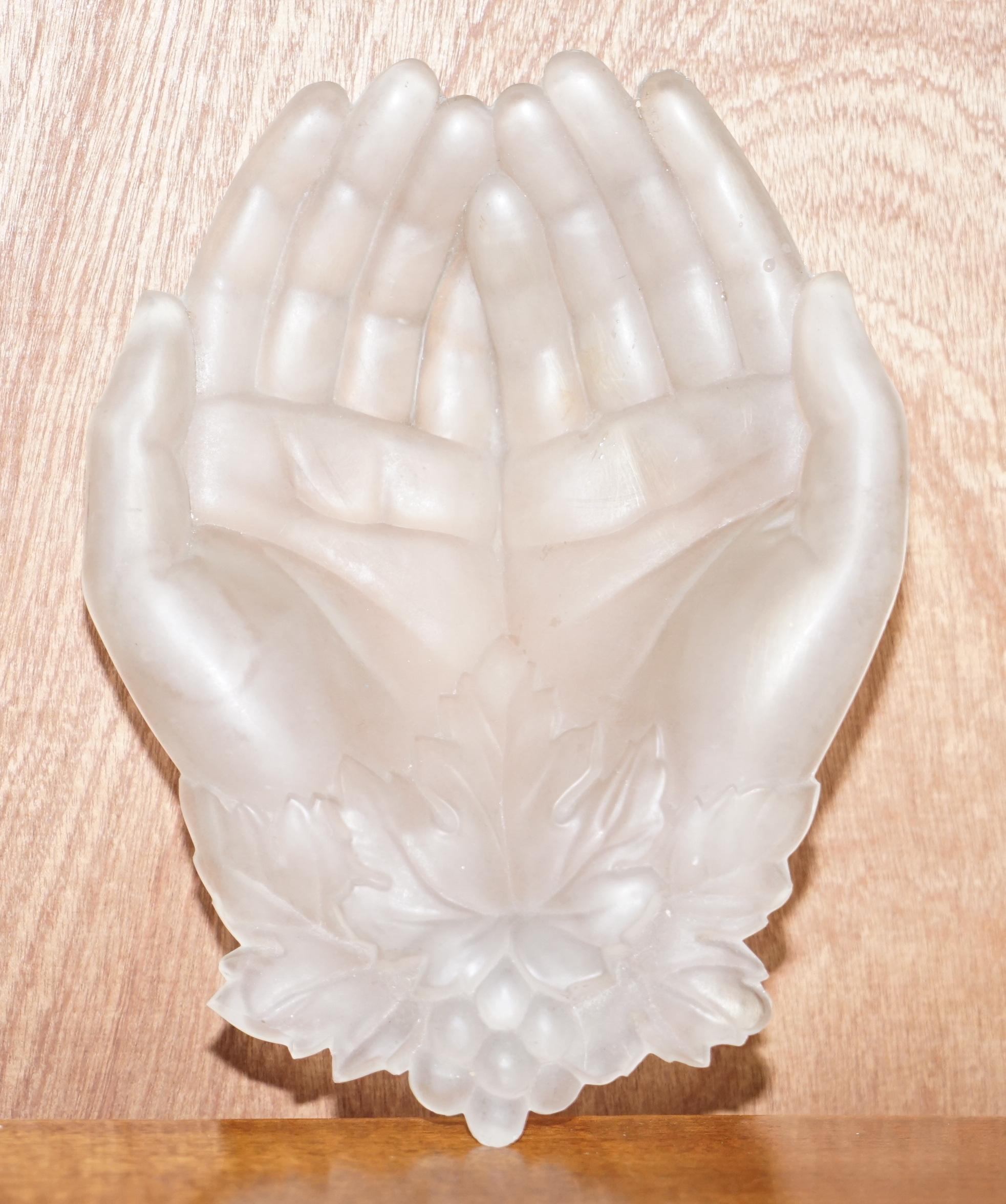 Sublime bandeja victoriana para servir bombones bañada en plata Manos ahuecadas de cristal extraíble Británico en venta