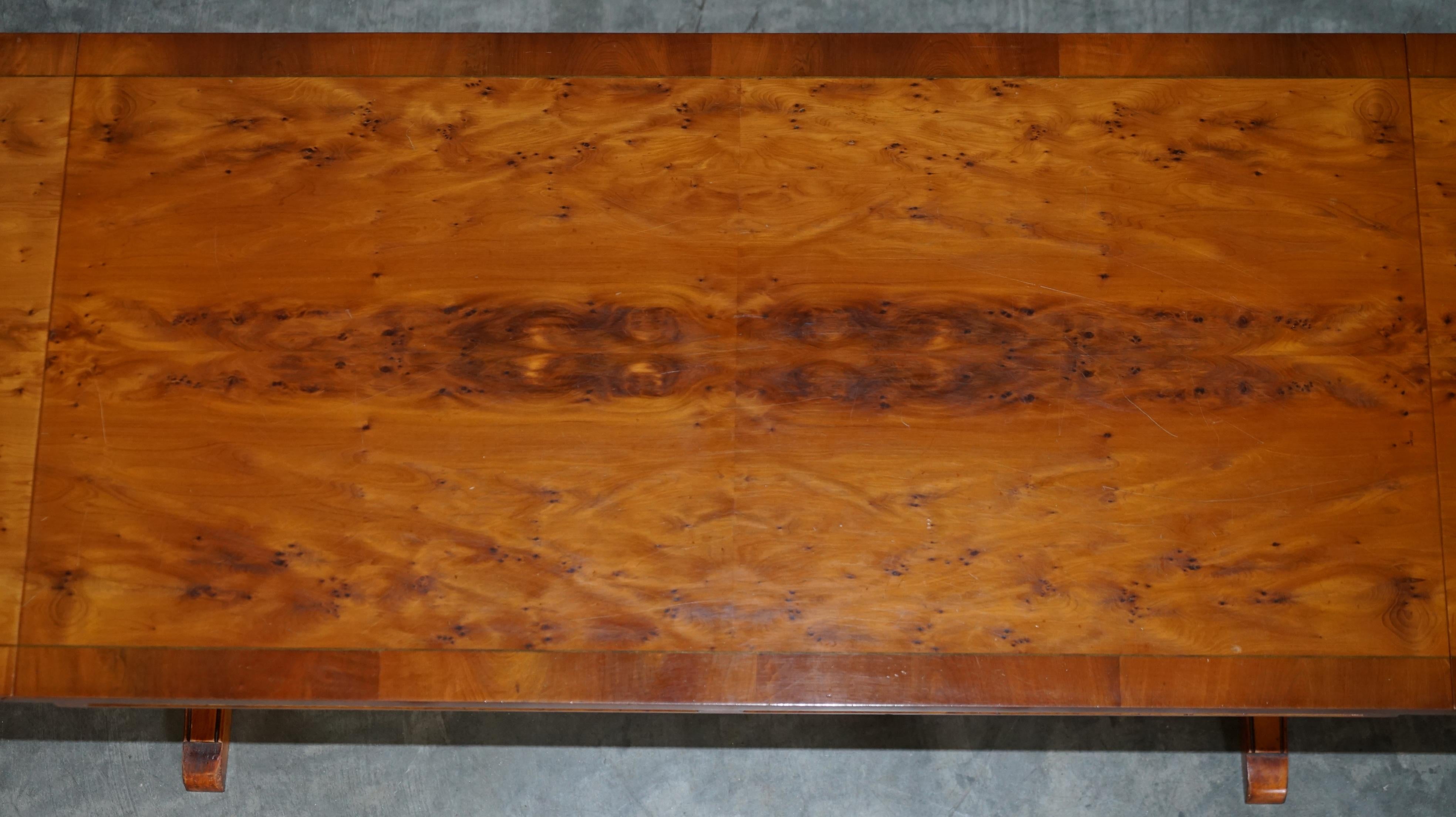 Sublime Vintage Bevan Funnell Extending Burr Yew Wood Coffee Table Part of Suite For Sale 12