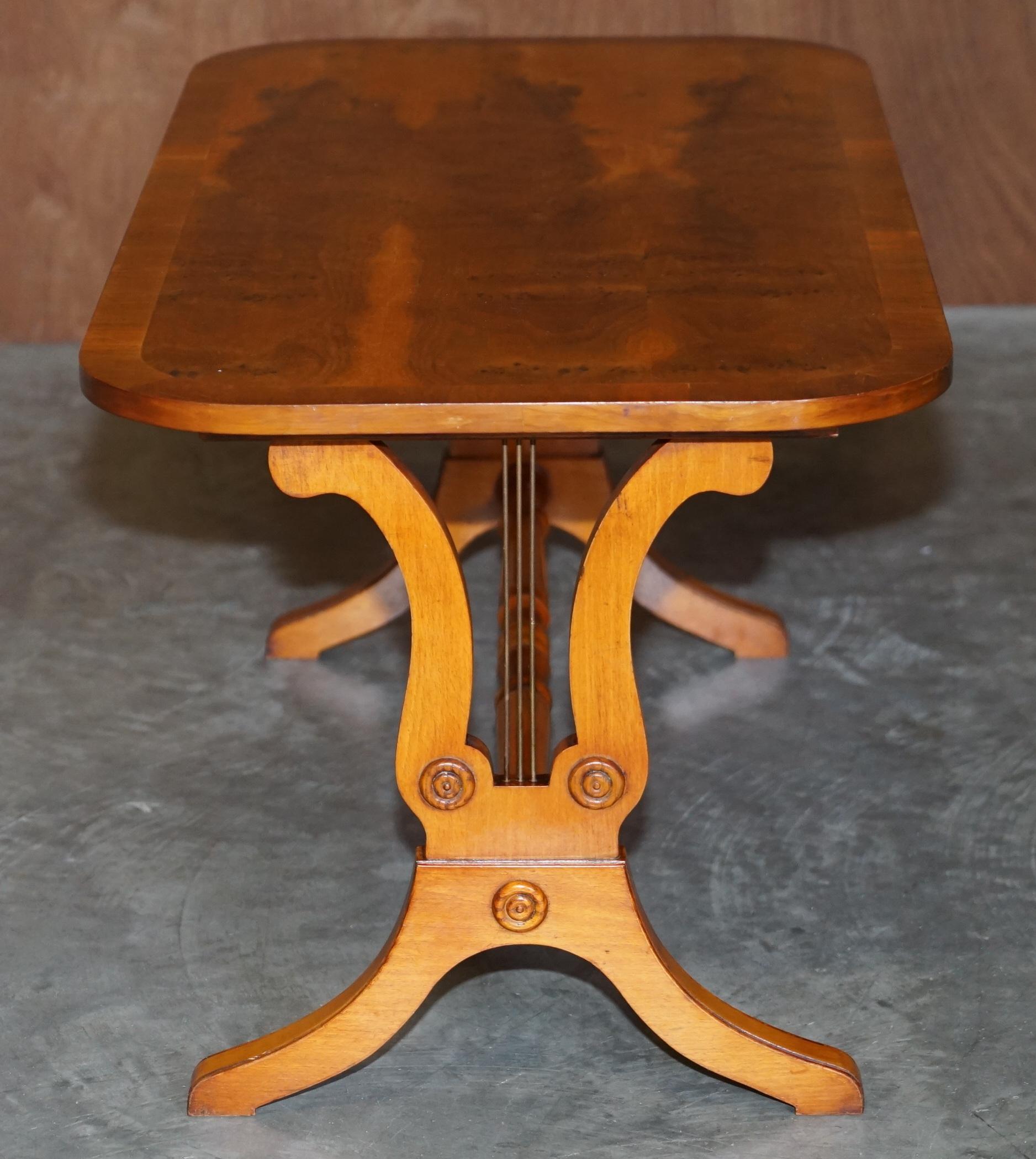 Sublime table basse ovale vintage Bevan Funnell en bois d'if en ronce d'if, partie de la suite en vente 8