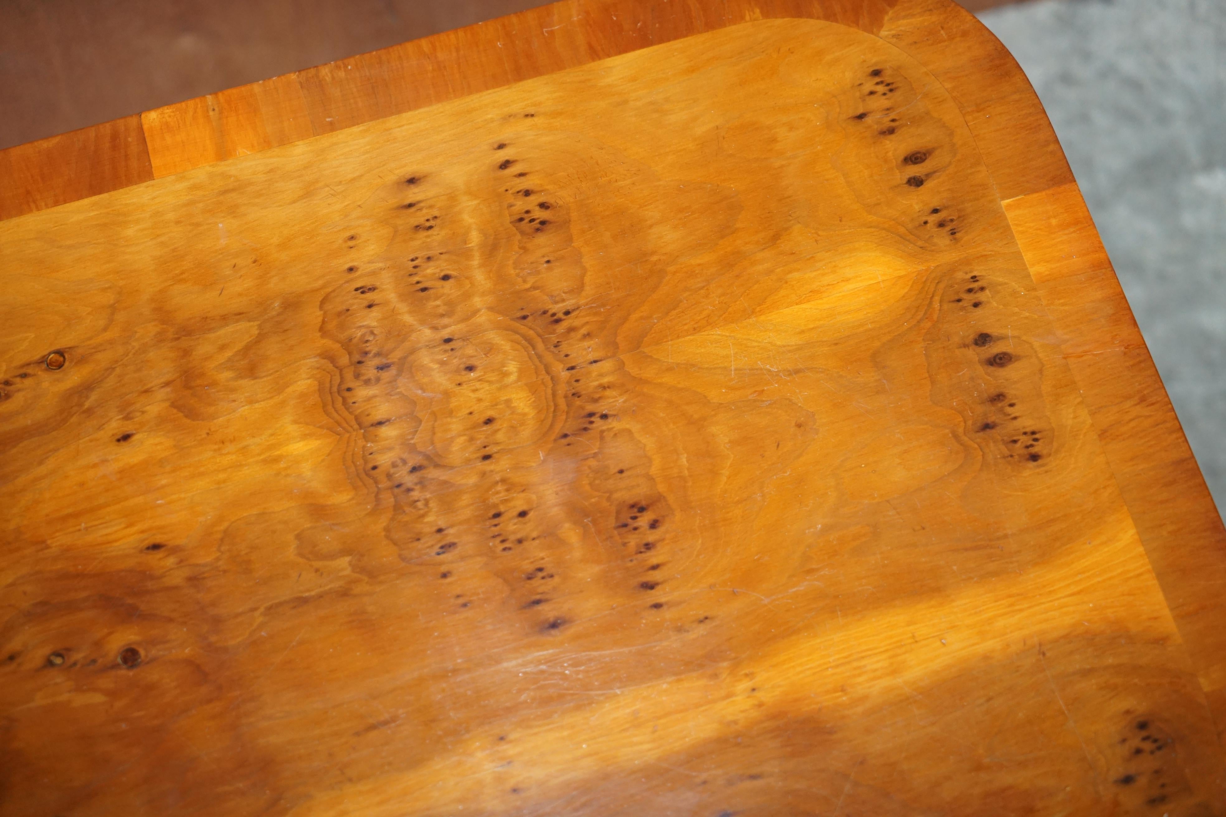 If Sublime table basse ovale vintage Bevan Funnell en bois d'if en ronce d'if, partie de la suite en vente