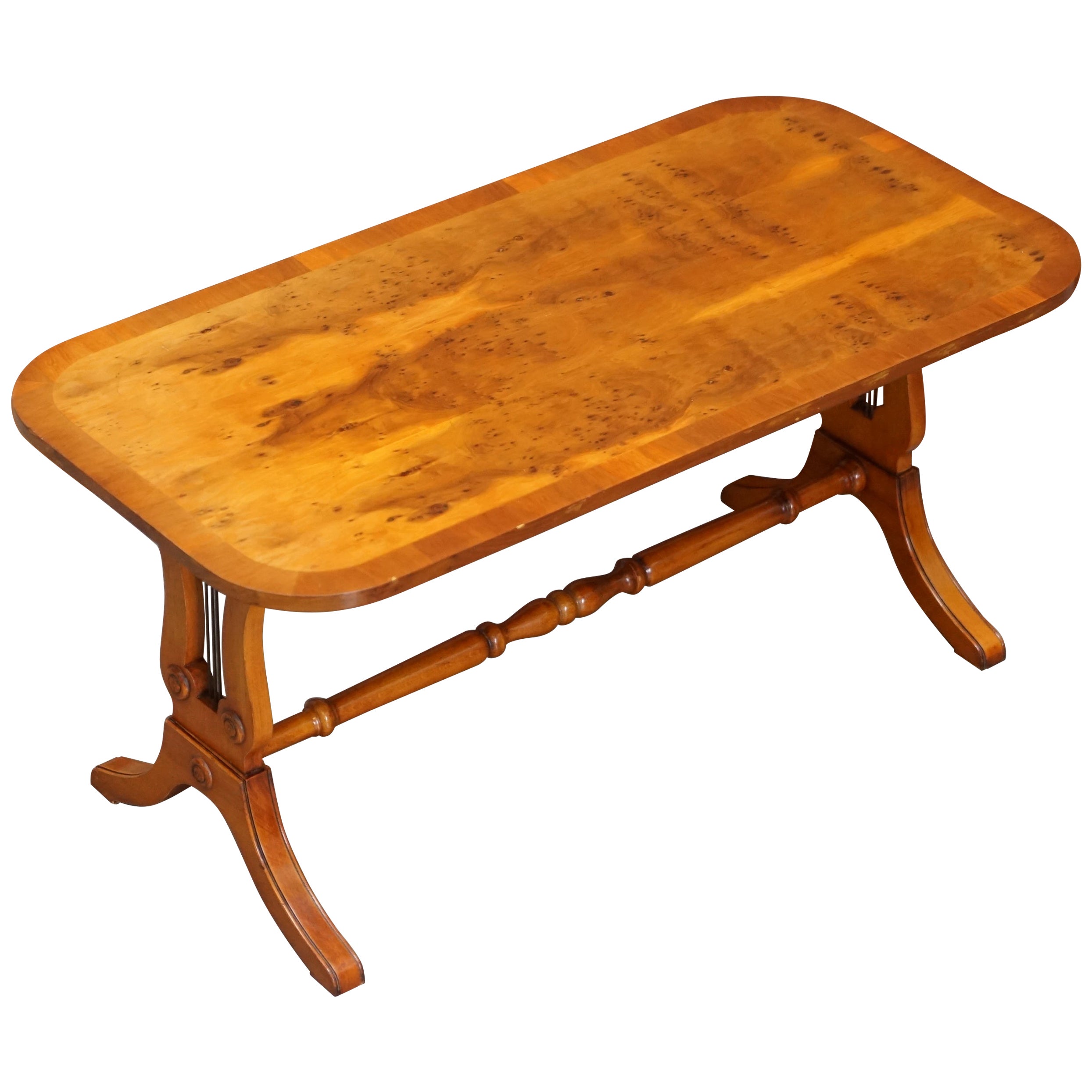 Sublime tavolino vintage Bevan Funnell ovale in radica di tasso Part of Suite