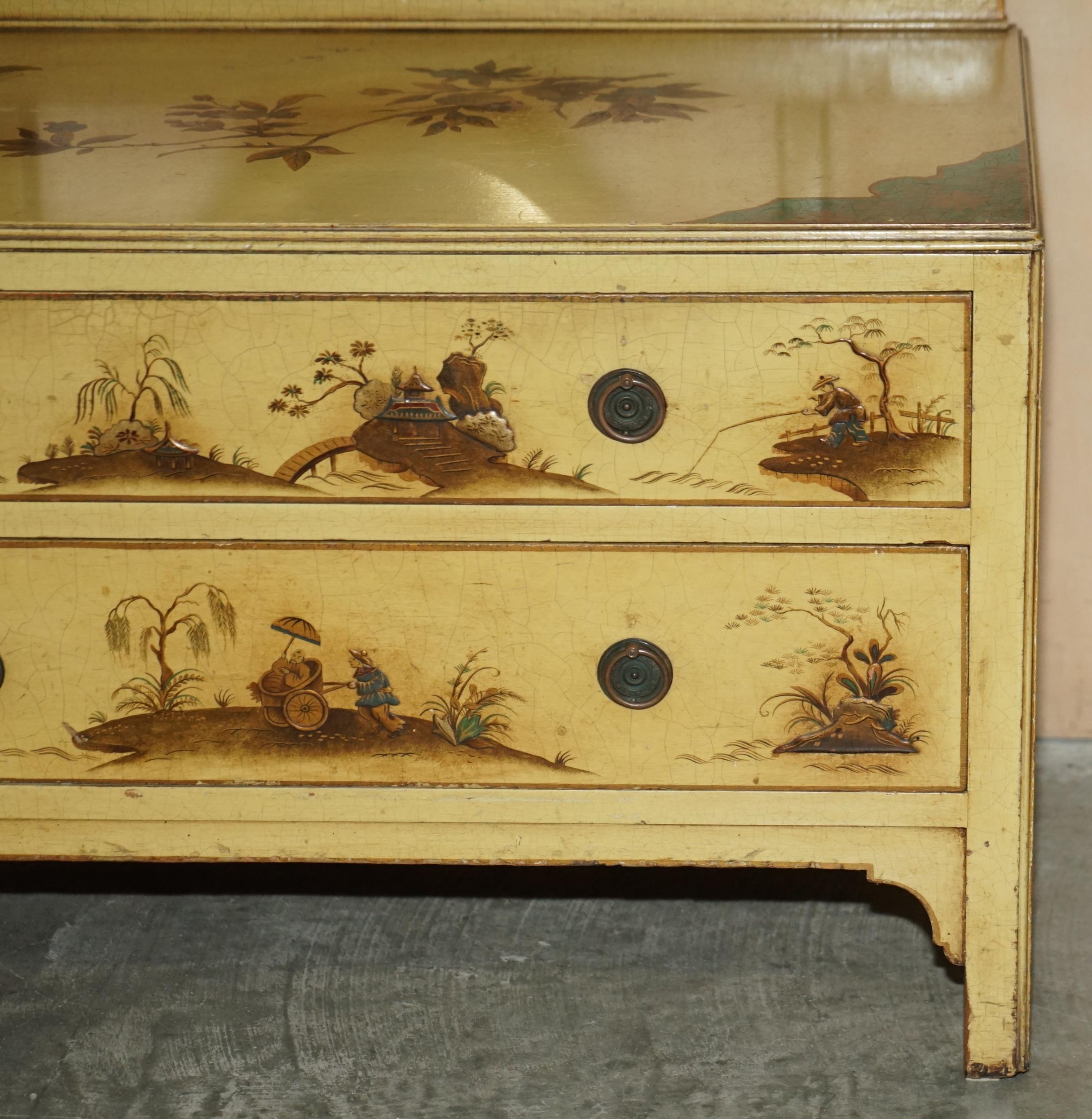 Sublime Vintage Chinese Chinoiserie Chest of Drawers with Mirror Dressing Table For Sale 1