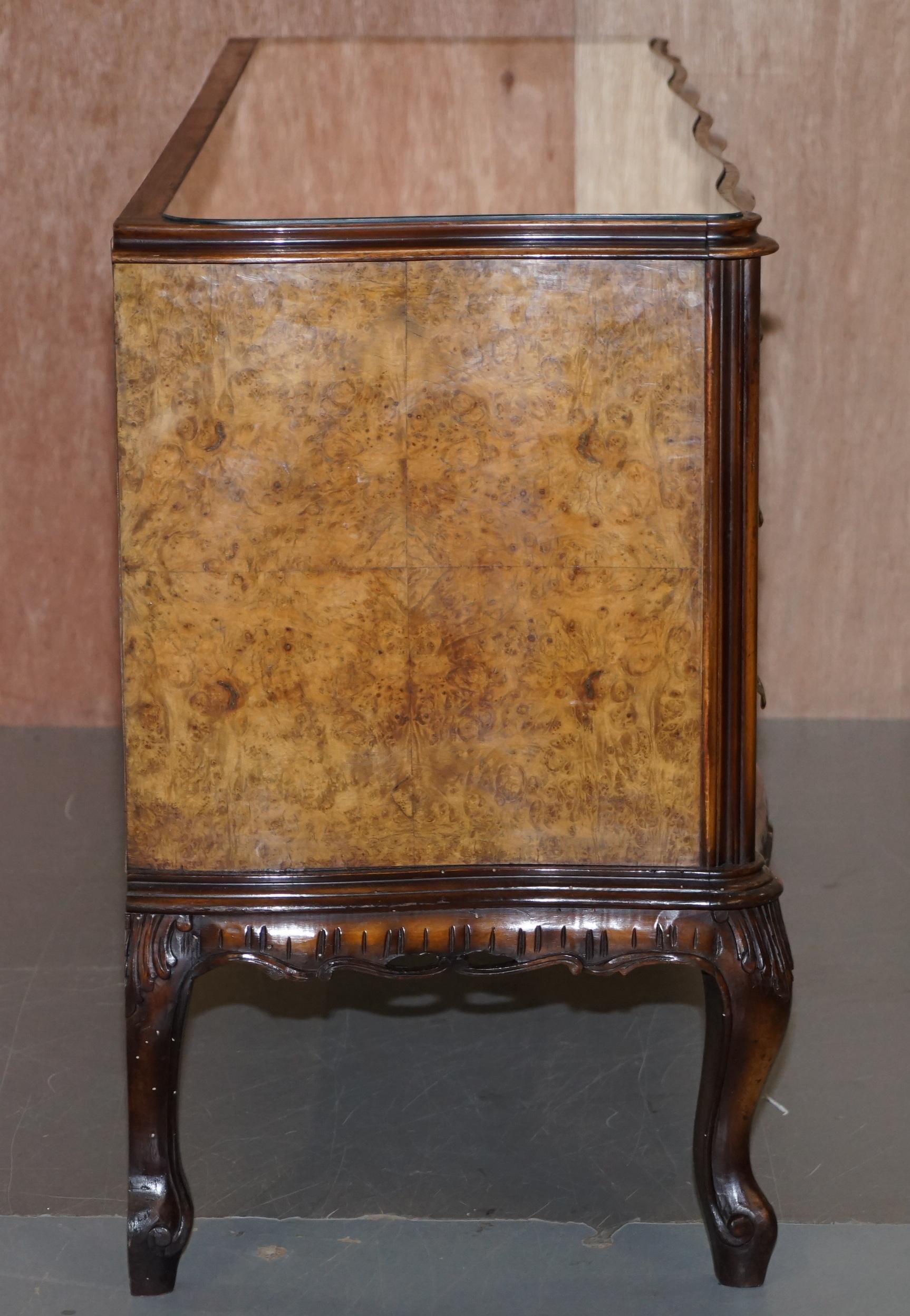 Sublime Vintage Italian Burr Walnut Serpentine Fronted Sideboard Mirrored Top For Sale 8