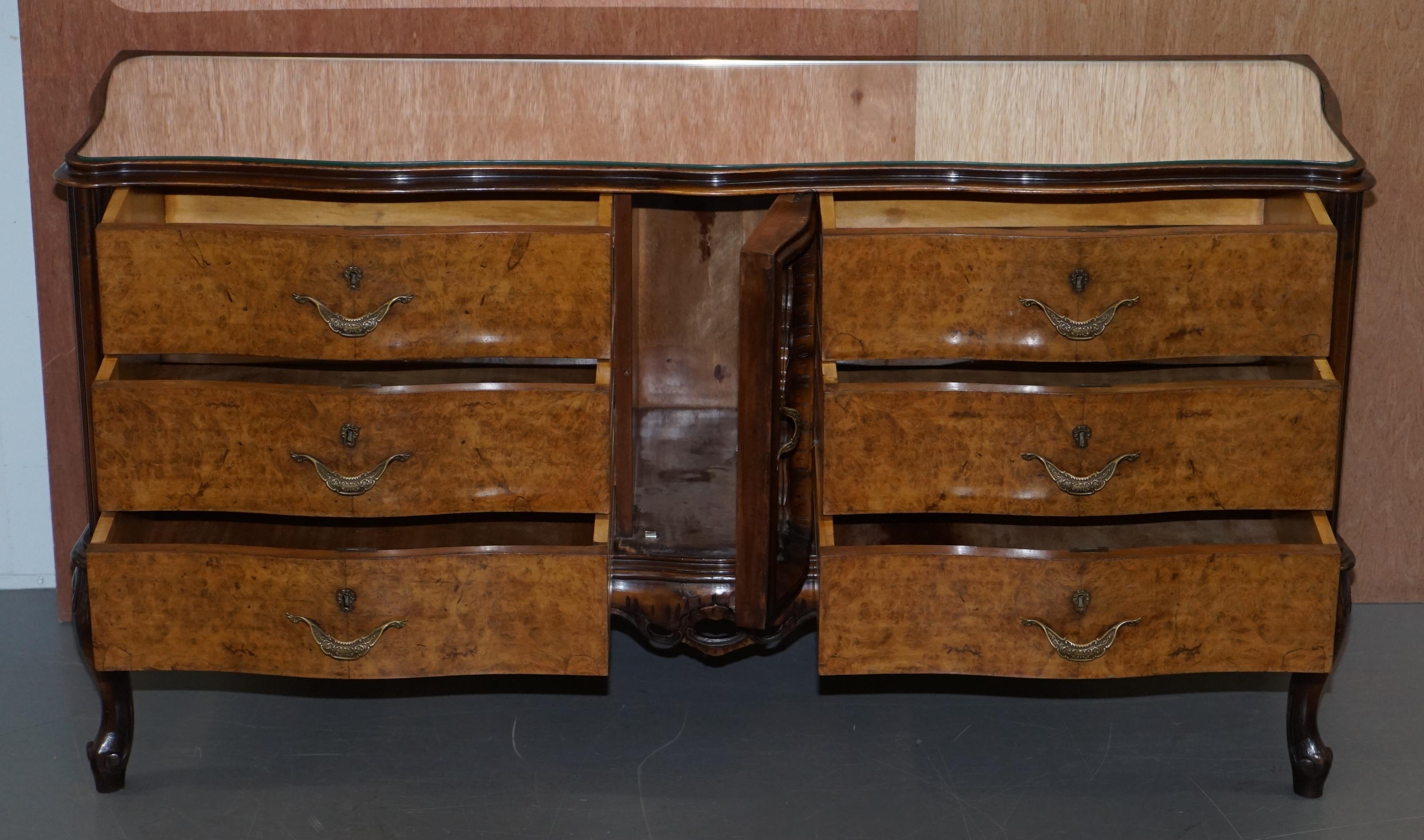 Sublime Vintage Italian Burr Walnut Serpentine Fronted Sideboard Mirrored Top For Sale 11