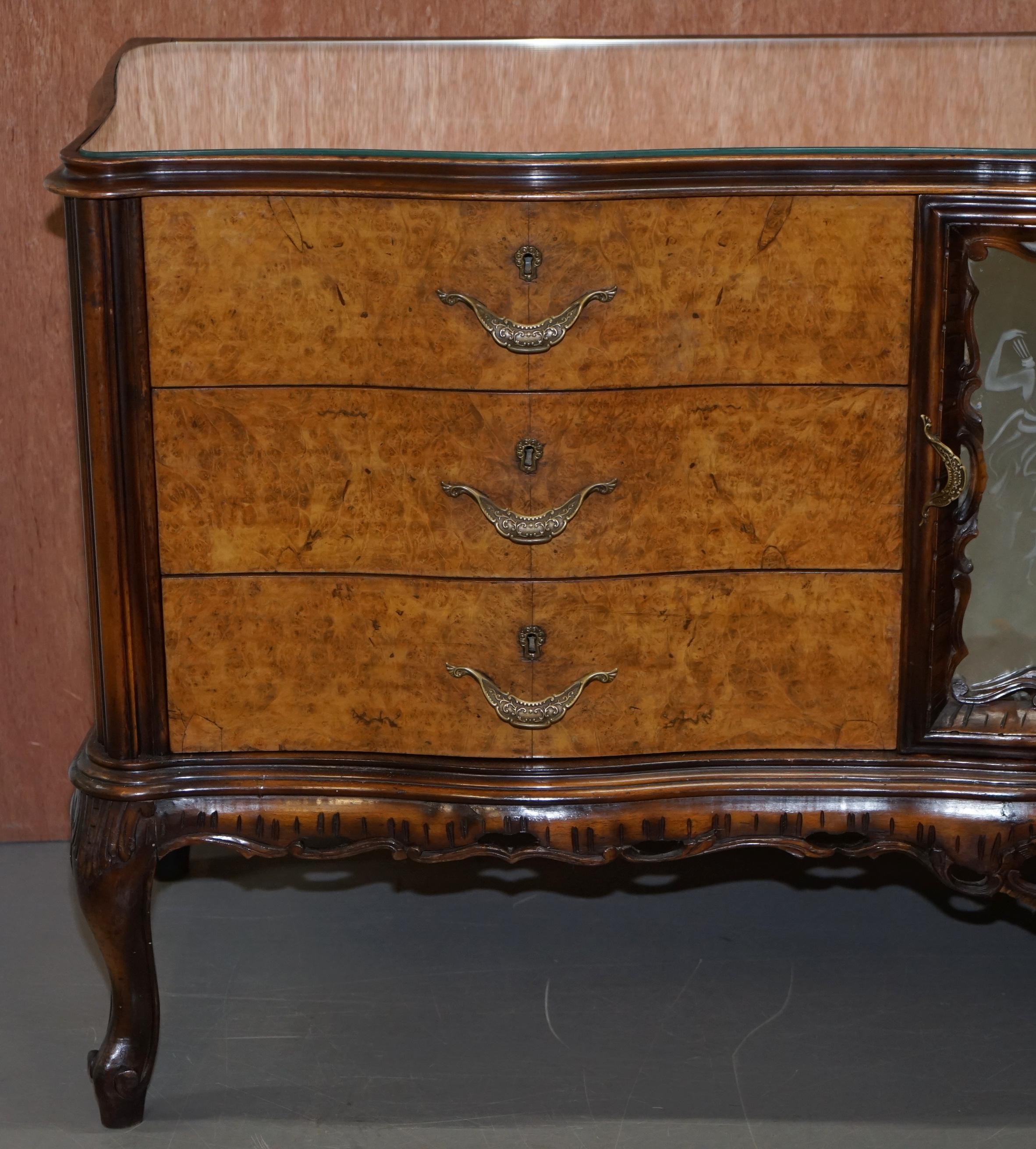 Sublime Vintage Italian Burr Walnut Serpentine Fronted Sideboard Mirrored Top For Sale 3